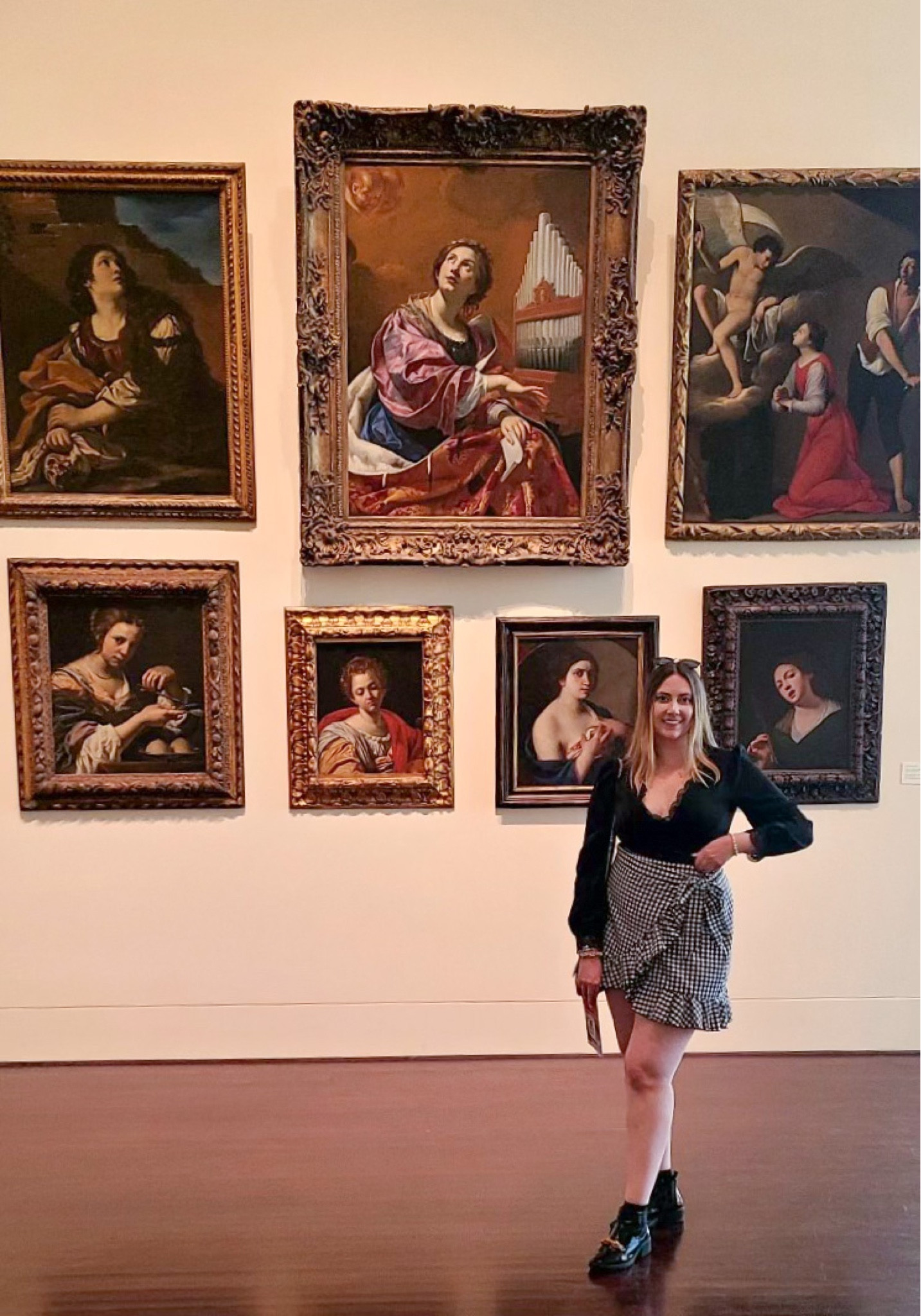 Art museum outfit 🖤🤍 Black & white works every time.

Museum, Gingham Skirt, Lace Blouse, Leather Boots, Artsy Outfits, Classy, Chic, Black & White Outfits, Classic Outfits, French Style