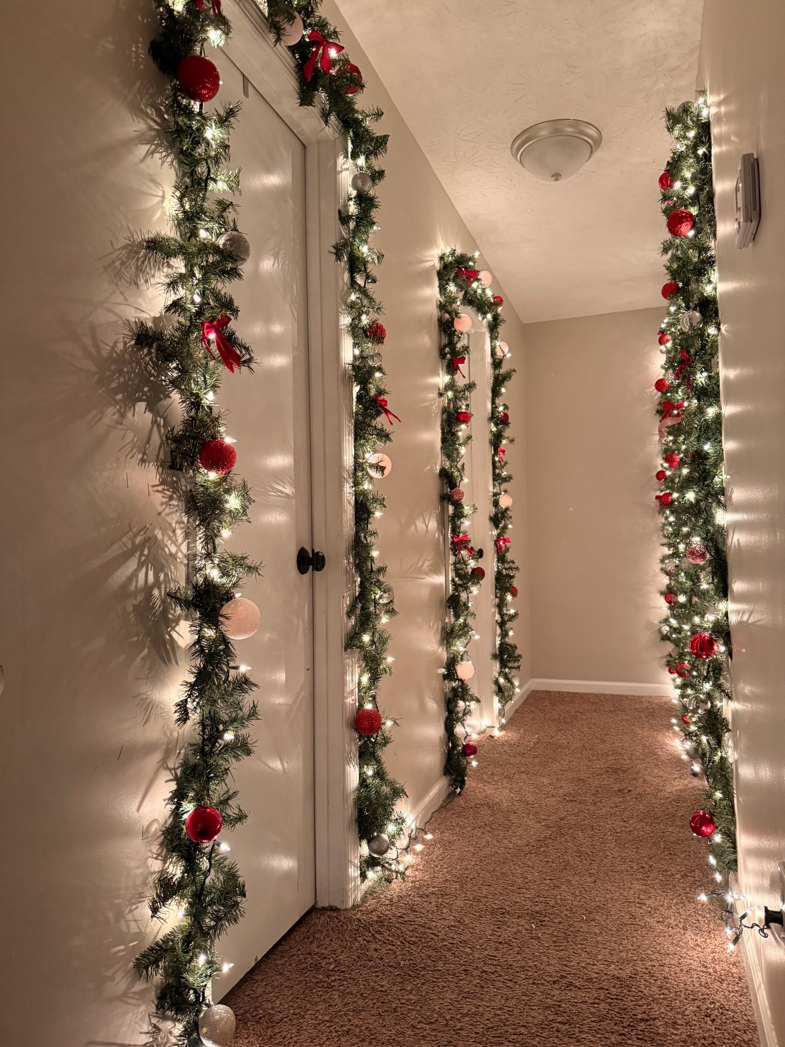 90’s Christmas door decor on a budget 


#LTKHoliday #LTKmomlife #LTKHome