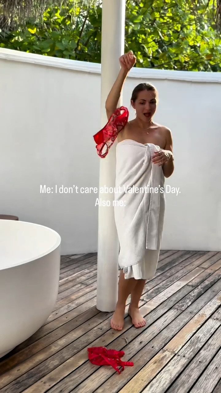 I don’t care about Valentine’s Day.
Obviously.

Anyway… how early is too early to check for flowers? 🌹

Remaking this little moment from last year because some traditions deserve a comeback 🤍

Dress @rixo 
Shoes @stuartweitzman 
Lingerie @bluebella 

#valentinesoutfit #datenightstyle #feminineelegance #outfittransformation