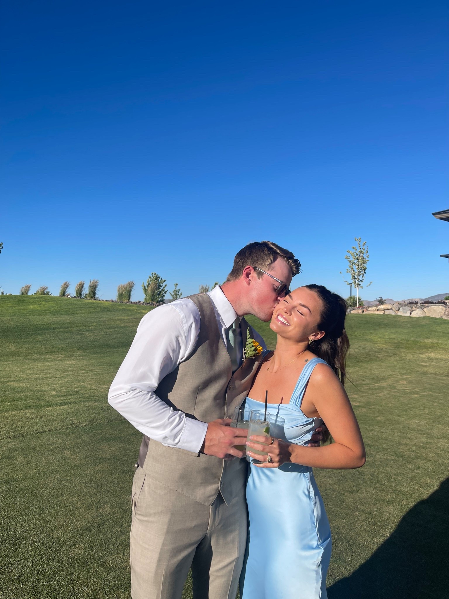 The wedding guest dress I get the MOST complements on! You can wear the straps up or off the shoulder. It is super light weight and breathable!

Dress: size S (true to size)

Amazon fashion, Amazon haul, wedding guest dress, wedding outfits, summer wedding, spring wedding, outdoor wedding 