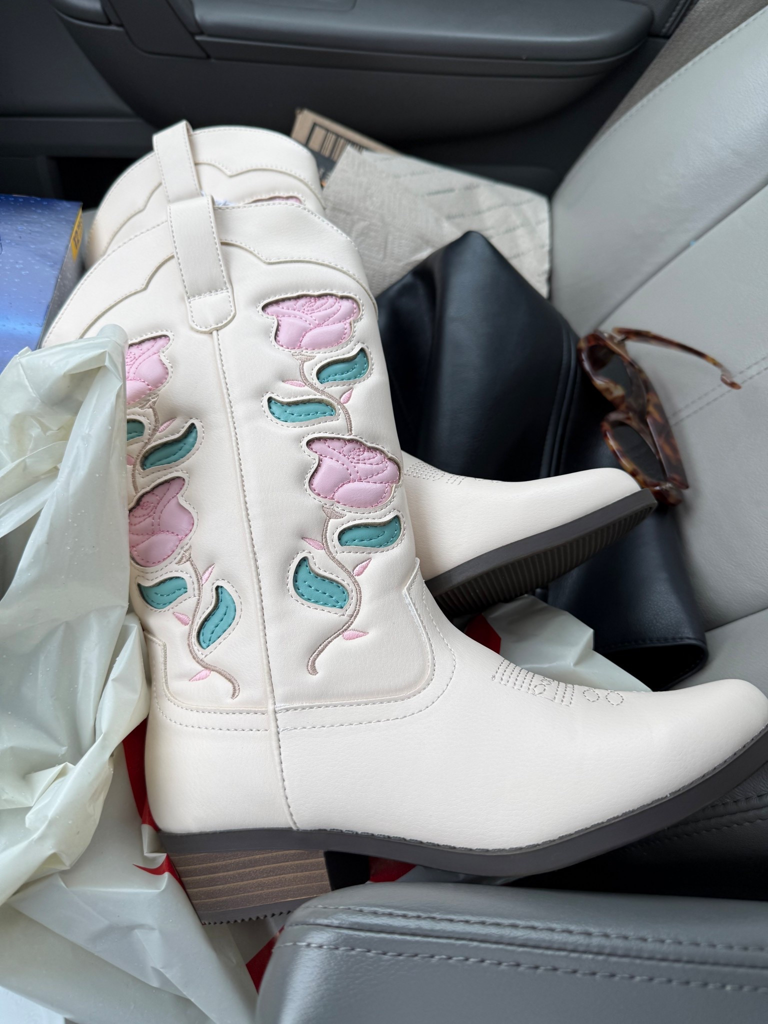 Under the tree these go! The cutest girls floral cowboy boots 👢 



#LTKKids #LTKGiftGuide #LTKHoliday