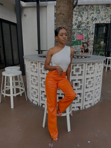 obsessed with these pants 🧡 linked a few similar pairs 

#LTKFind #LTKunder50 #LTKstyletip