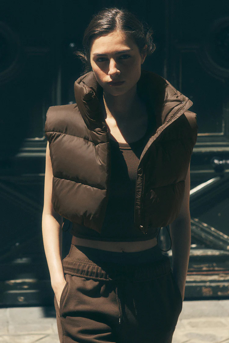 Cropped Gold Rush Puffer Vest | Alo Yoga (US)