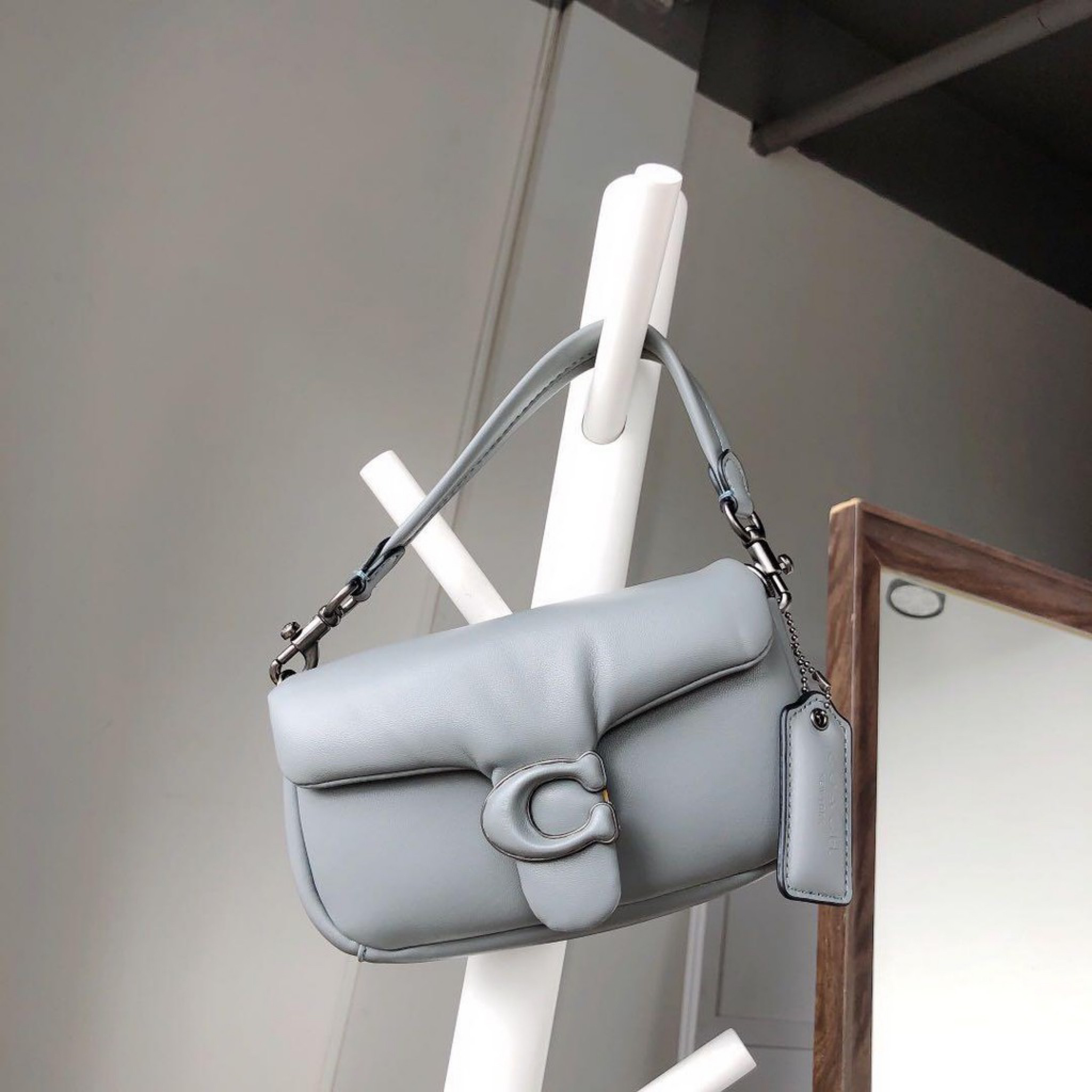 Coach 
#coach #dhgate

#LTKstyletip #LTKfindsunder100 #LTKitbag