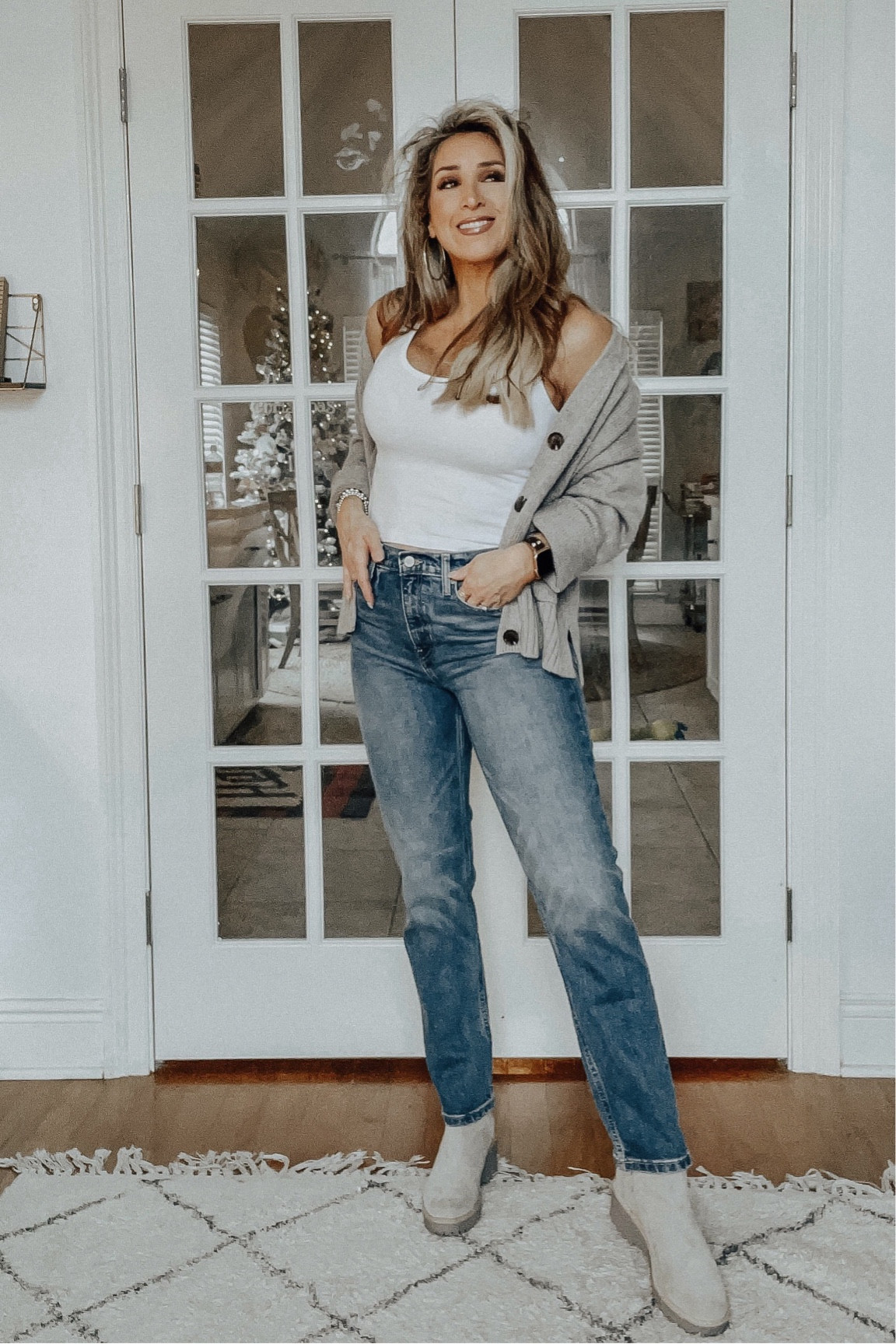 Straight leg denim, women’s jeans, Amazon finds, casual outfit 

#LTKunder100 #LTKHoliday #LTKunder50