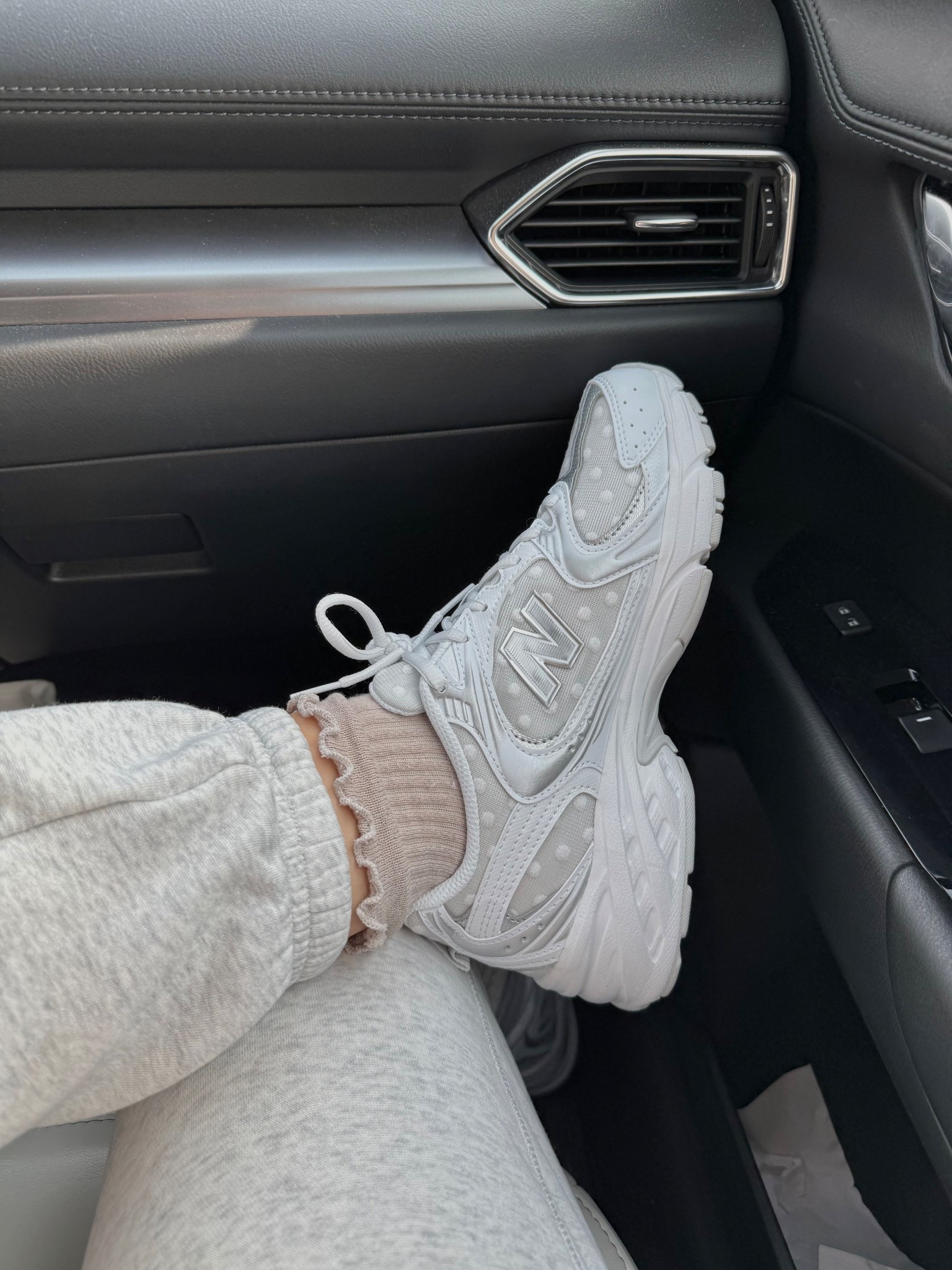 The cutest spring/summer sneaker. 


New Balance 530 

#LTKStyleTip #LTKFindsUnder100 #LTKShoeCrush