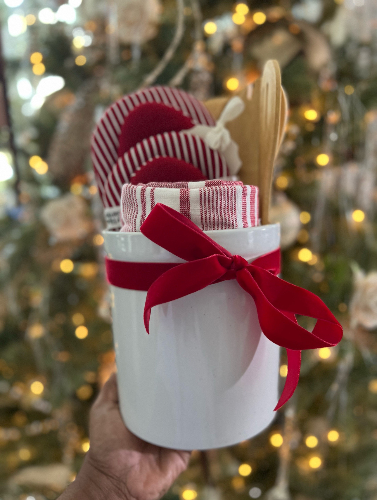 Cute Hostess Gift! 

Everything’s linked for you. Have fun shopping! Leave a note if you need any details. xo 🤎 

 

#LTKCyberWeek #LTKGiftGuide #LTKHoliday