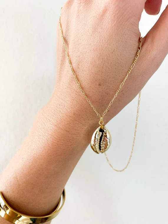 Dainty Figaro Cowrie Necklace | Gold cowrie shell | Dainty Gold Figaro Necklace | Gold shell neck... | Etsy (US)