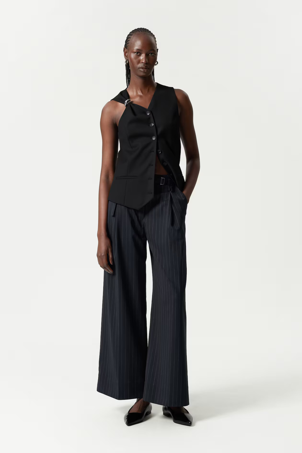 Hose aus Woll-Mix mit Gürtel - Marineblau/Nadelstreifen - Ladies | H&M AT | H&M (DE, AT, CH, NL, FI)