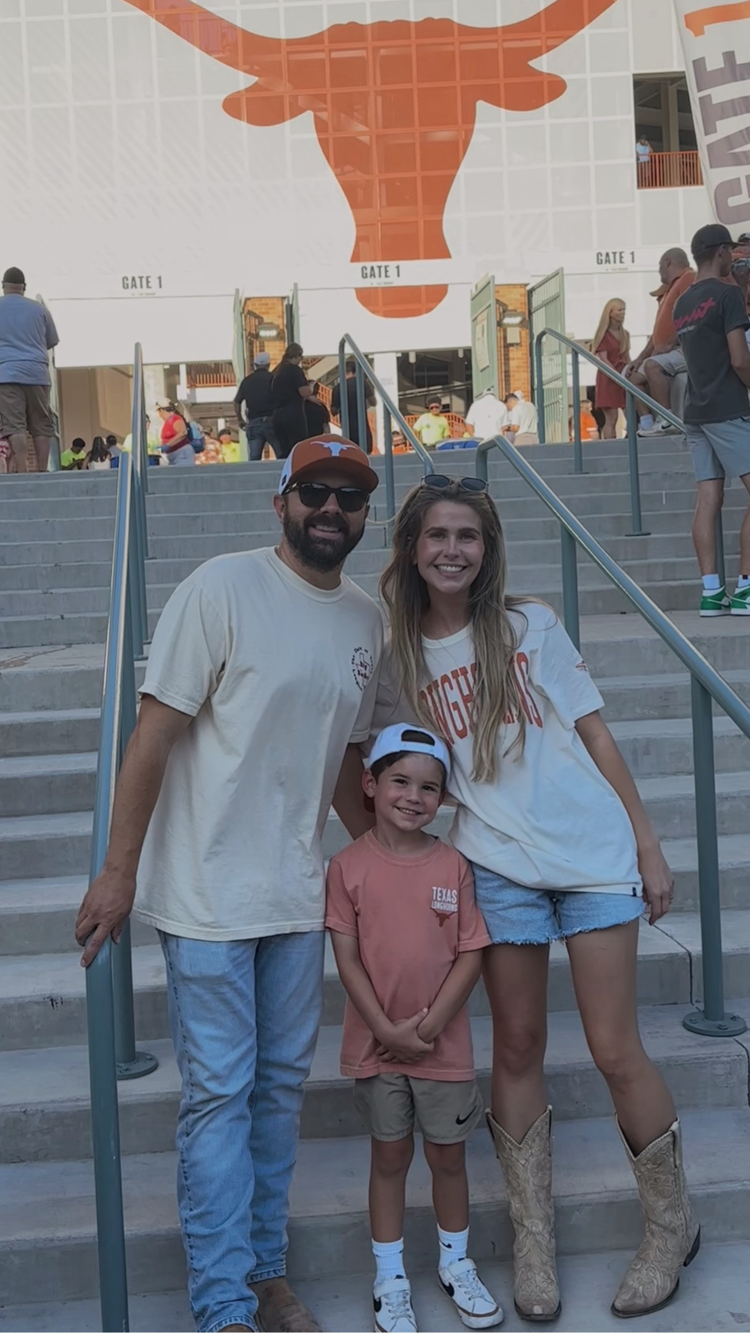 GAME DAY outfits 🏈



🤘🏼
@Morgan.Speiser 
football season, game day shirt, UT Shirt, casual outfit idea, family outfits, college football, casual style, college game day. #LTKFallSale 

#LTKSeasonal #LTKFamily