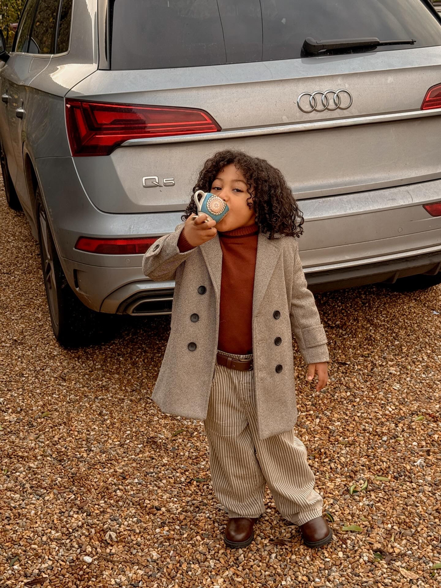 A moment for his little outfit!🍁🍂
Chocolate brown 

Check story highlights and bio for outfit links 🔗 

Follow @lucio.libero for more baby boy fashion inspiration☁️

#fashion #baby #babystyleinspo #babyboystyle #babymodel #babyinfluencer #miniinfluencer #babyboy #babieswithstyle #babyboyfashion #babyfever #boyclothes #brownskinbaby #forbabies #babyoutfitoftheday #boymom #trendykids #toddlerboystyle #cutestbabyever #luciolibero #boystyle #fallinspo #stylishbabies #fashionkids #motherhoodunplugged #igbaby #cutebabyoutfits #momblogger #kidsfashion #cutebabiesofinstagram