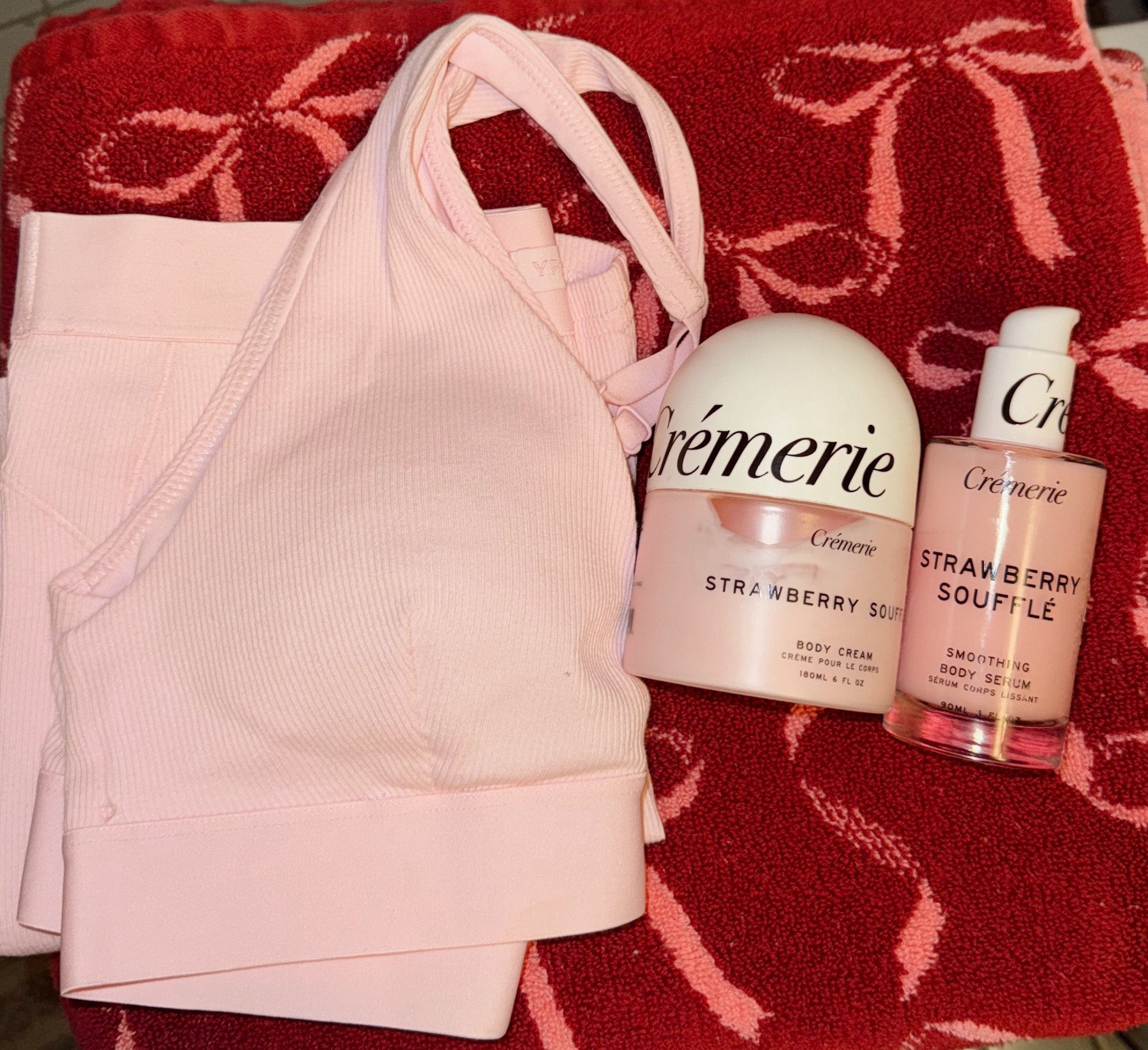 This loungewear set from Abercrombie🎀🤌🏼

#abercrombie #lounge #loungewear #pajamas #towel #bathtowel 

#LTKootd #LTKselfcare #LTKHome