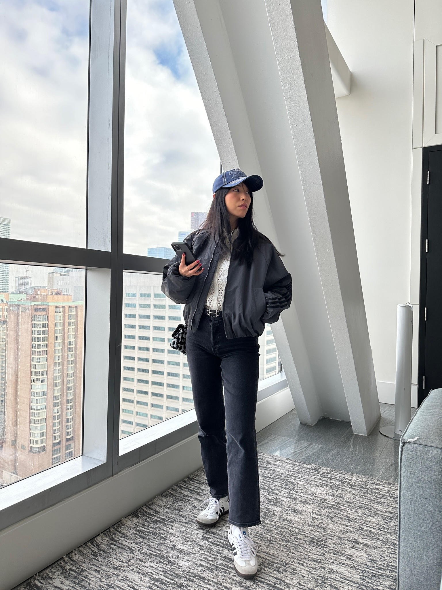 Lace top + streetwear 🖤