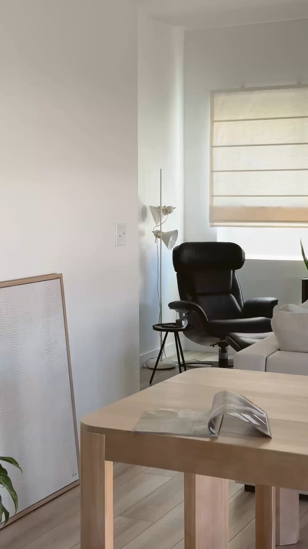 Neutral mid century modern organic living room 

#LTKHome