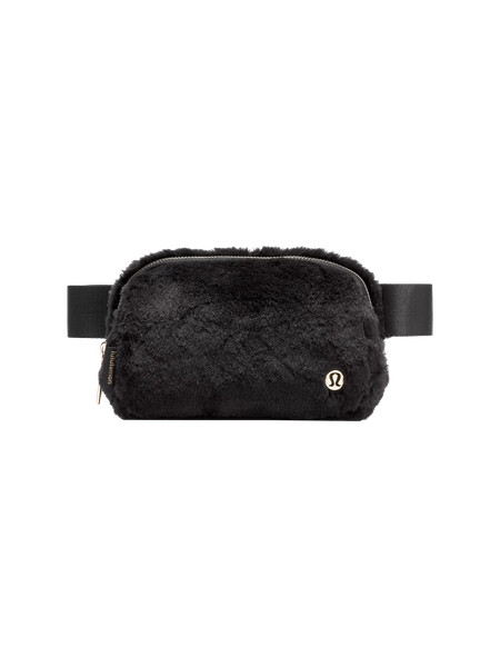 Everywhere Belt Bag *Plush Fleece | Unisex Bags,Purses,Wallets | lululemon | Lululemon (US)