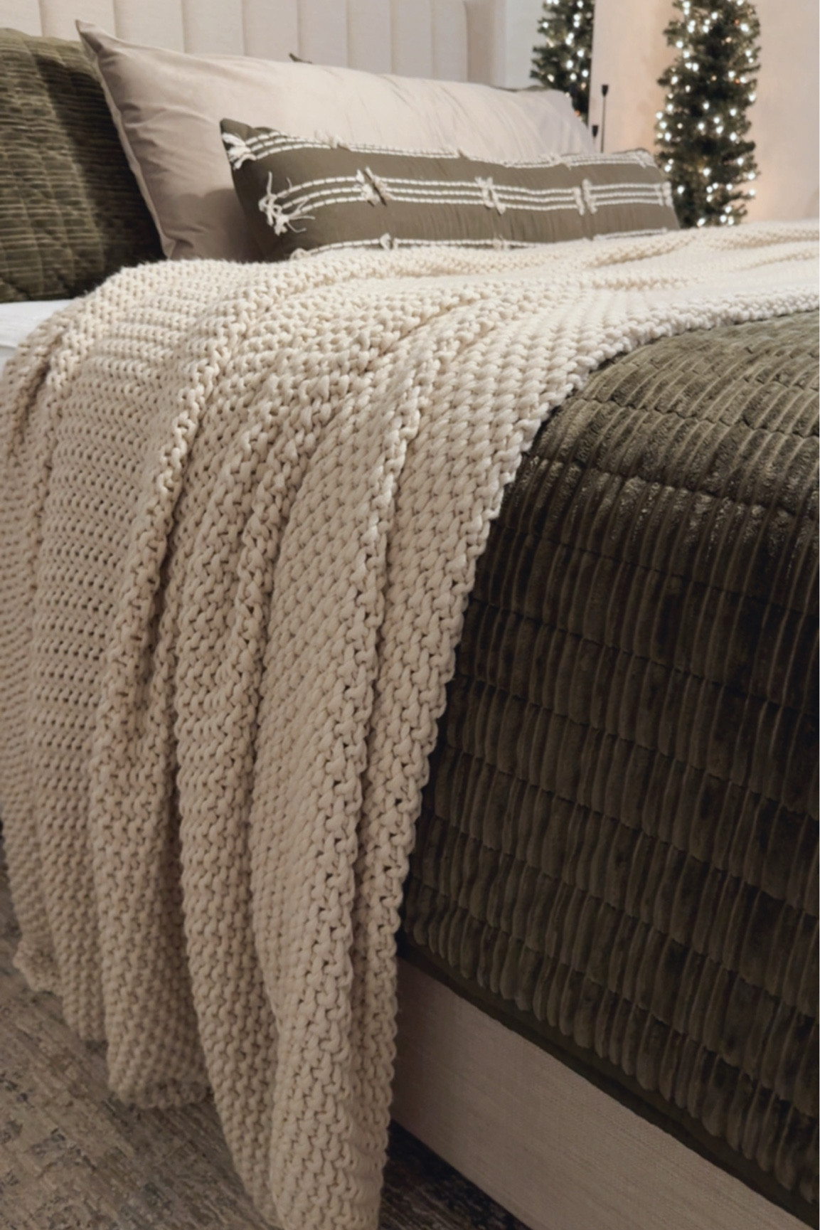 My chunky knit blanket is on sale 49% off today! 
I have the color natural (shown here ) and also warm brown.

I have a king size bed and order the king. 

#LTKSeasonal #LTKHome #LTKSaleAlert