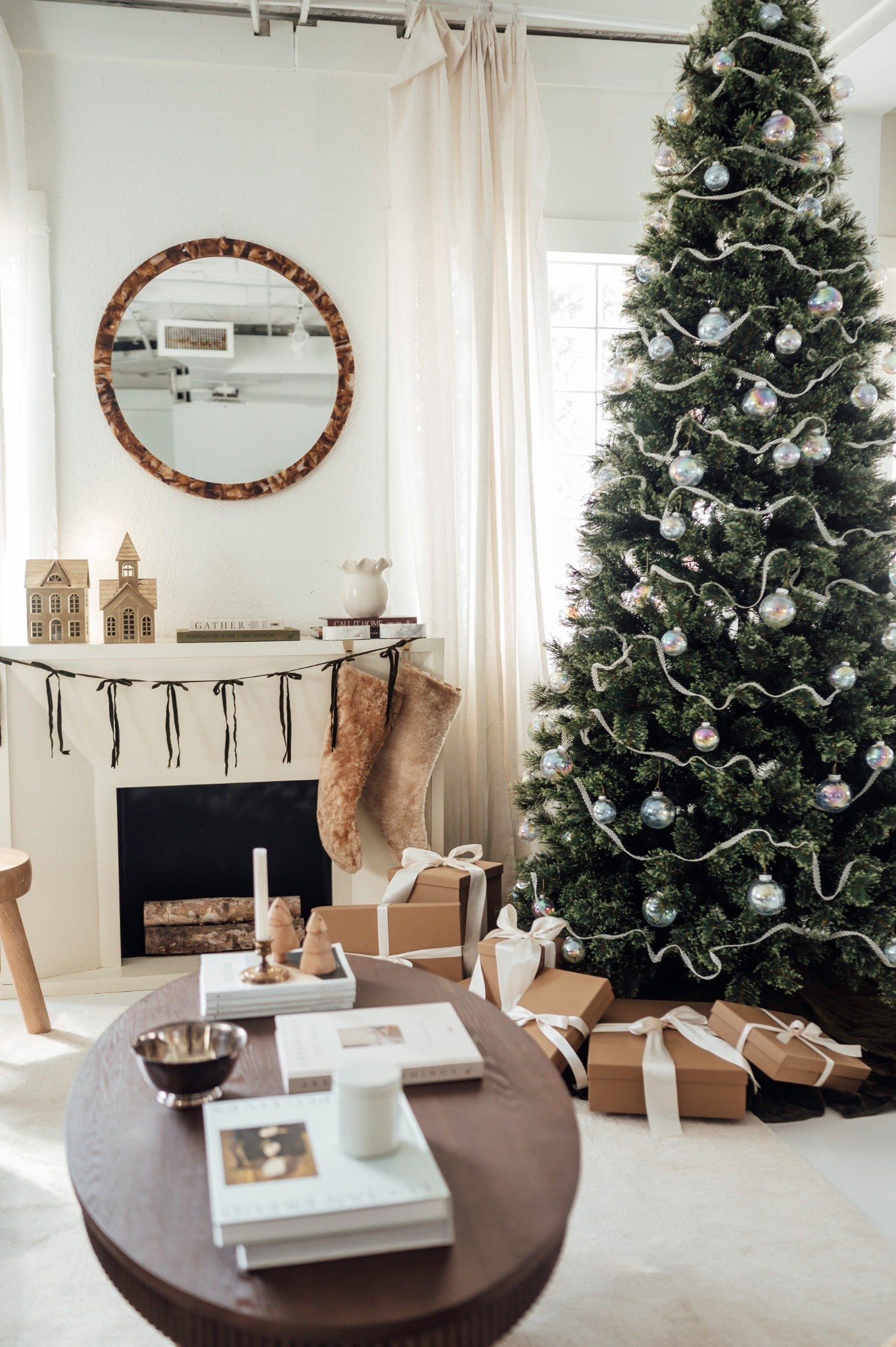 Christmas decor 

#LTKHome #LTKHoliday