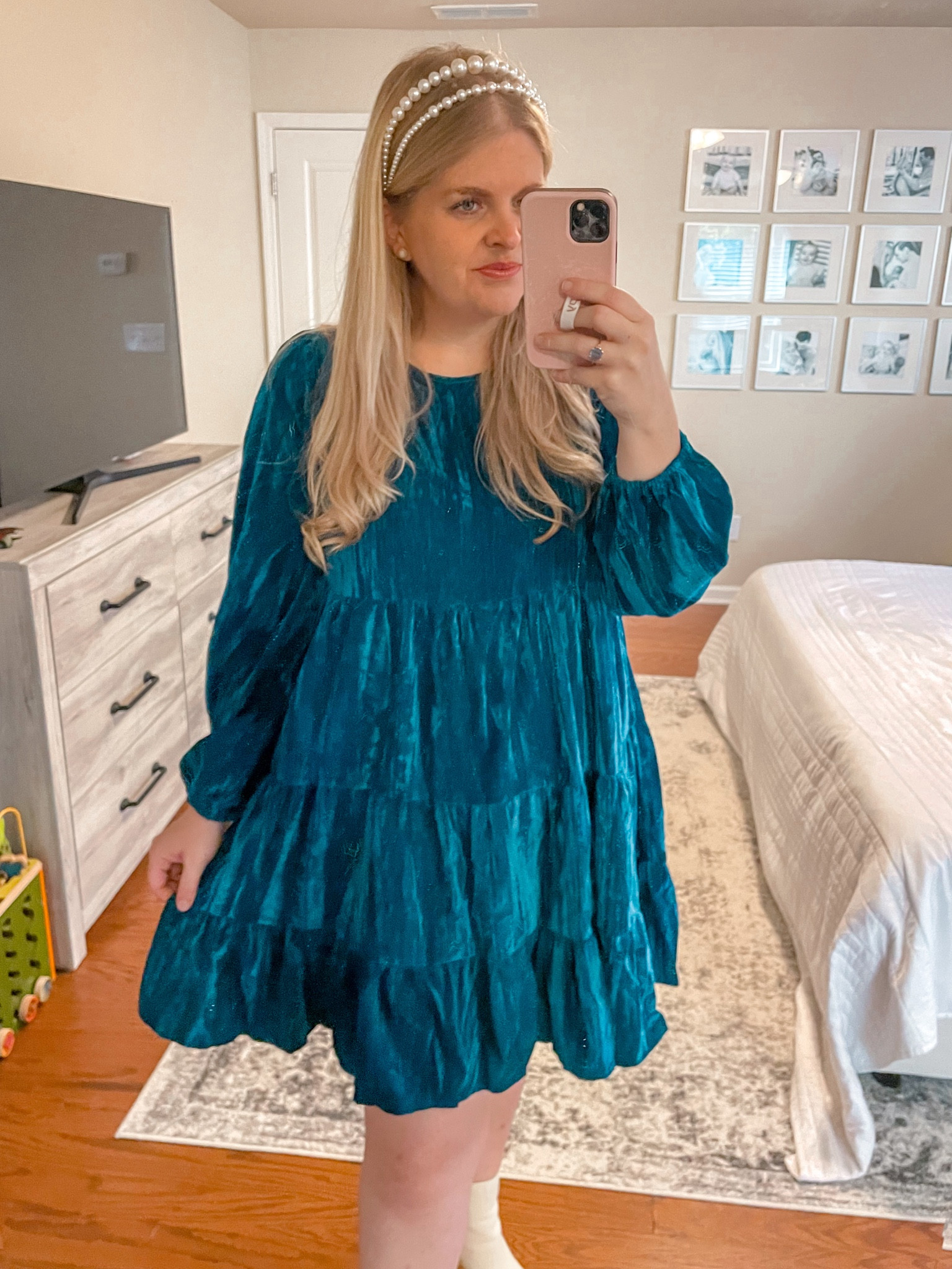 Love this teal maternity dress! I'm going to wear this to a Christmas party this season! 

#LTKSeasonal #LTKHoliday #LTKbump