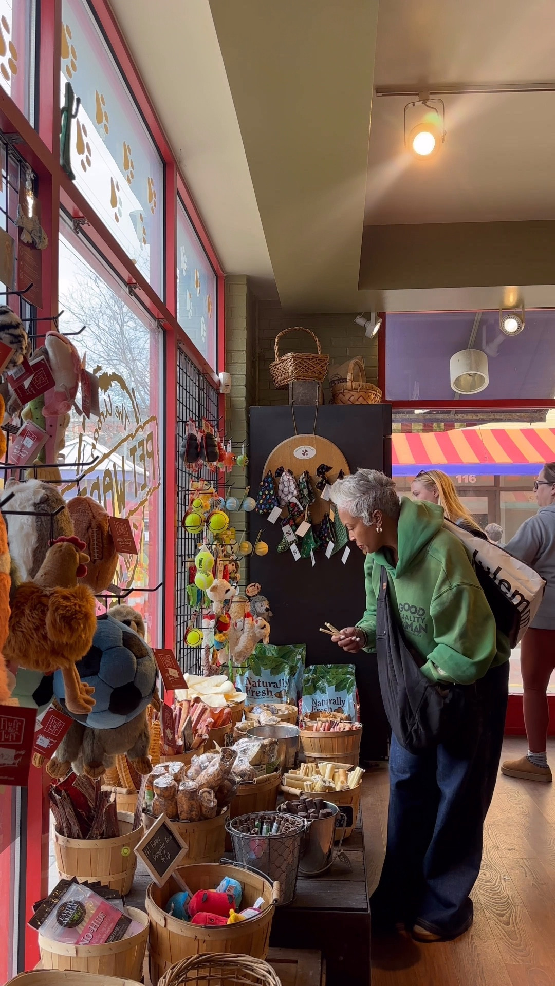 On the hunt for high-quality treats avoiding fillers like corn or soy with wholesome ingredients that are easier on a puppy’s sensitive stomach.

Pet parents… what’s you doggies go to treat?

#DogMomLove #DogTreats #PuppyMustHaves #PetEssentials #xoJalonda

#LTKmomlife #LTKdayinmylife #LTKOver40