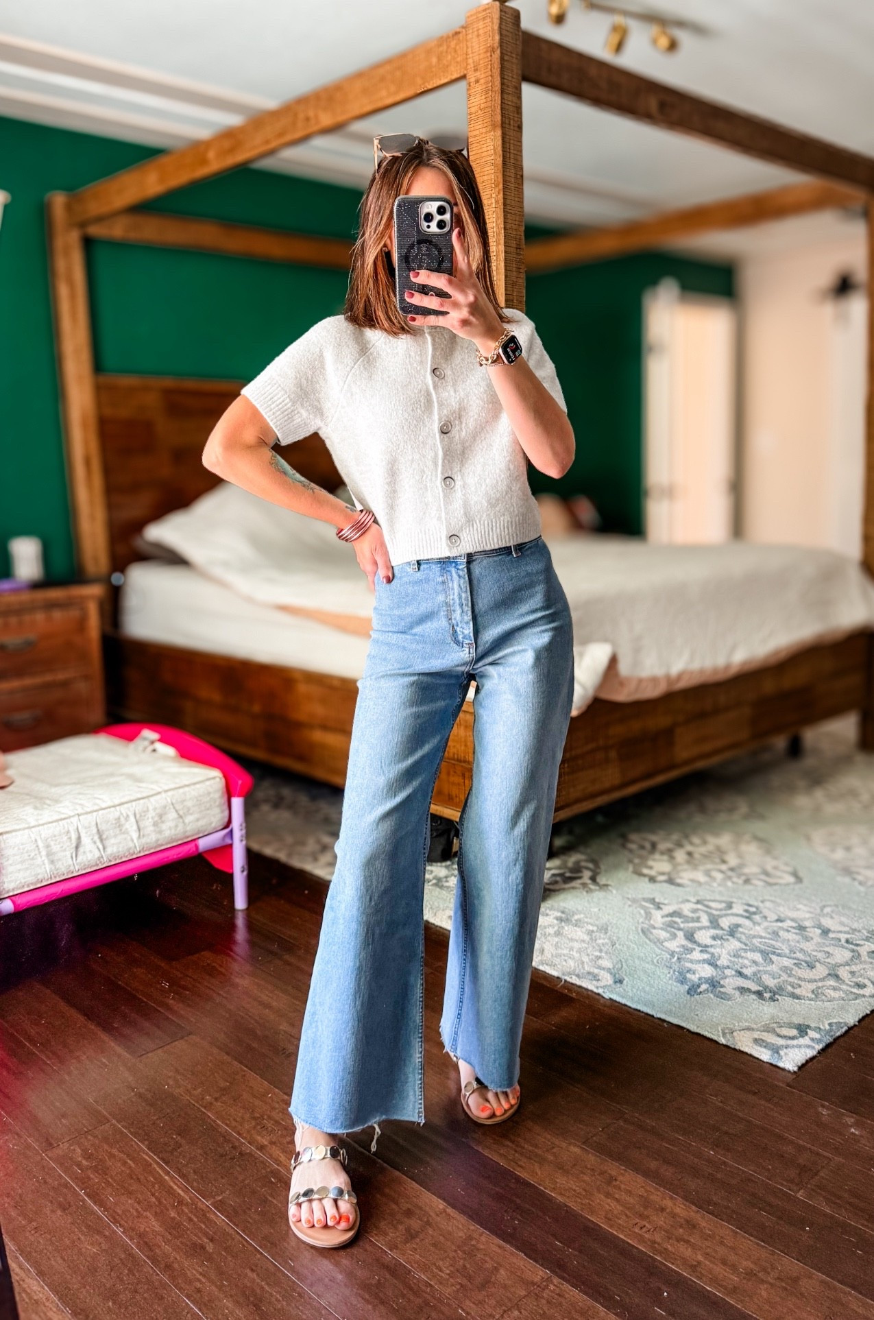 Sweater in XS. Jeans in S. 

Jeans fit true to size: 
S 0/2, M 4/6, L 8/10