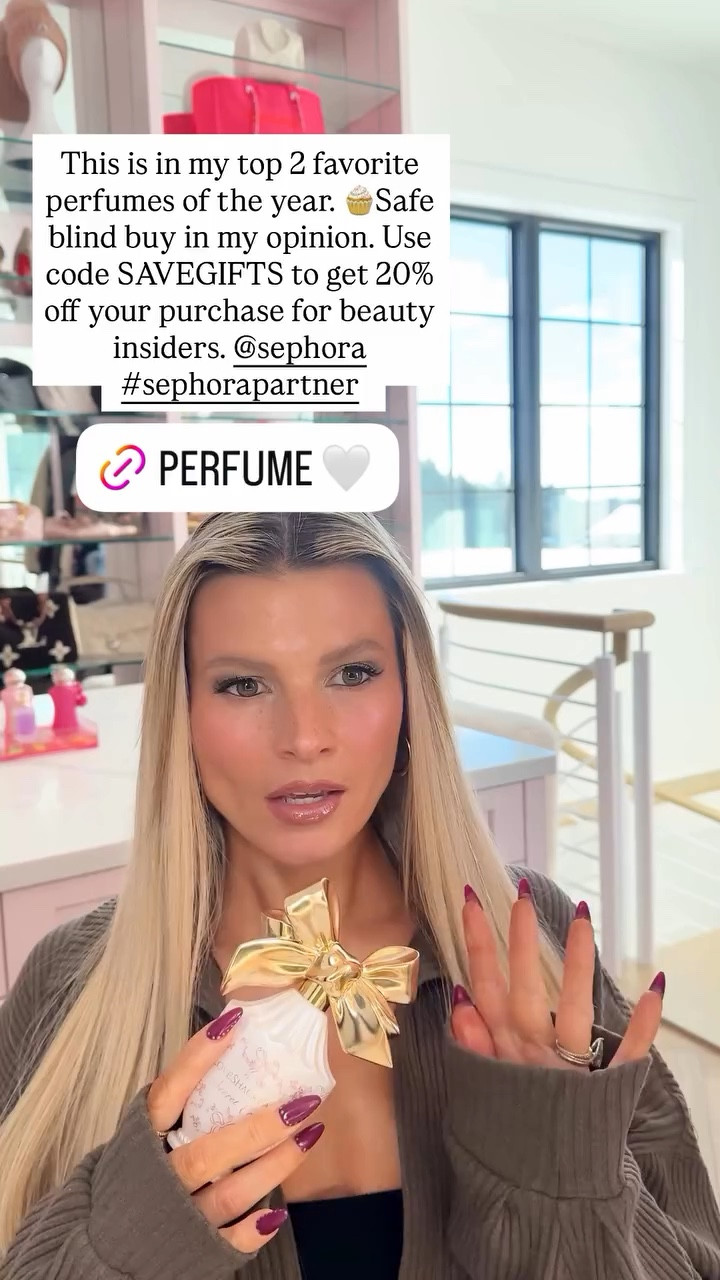 This is in my top 2 favorite perfumes of the year. 🧁Safe blind buy in my opinion. Use code SAVEGIFTS to get 20% off your purchase for beauty insiders. @sephora #sephorapartner