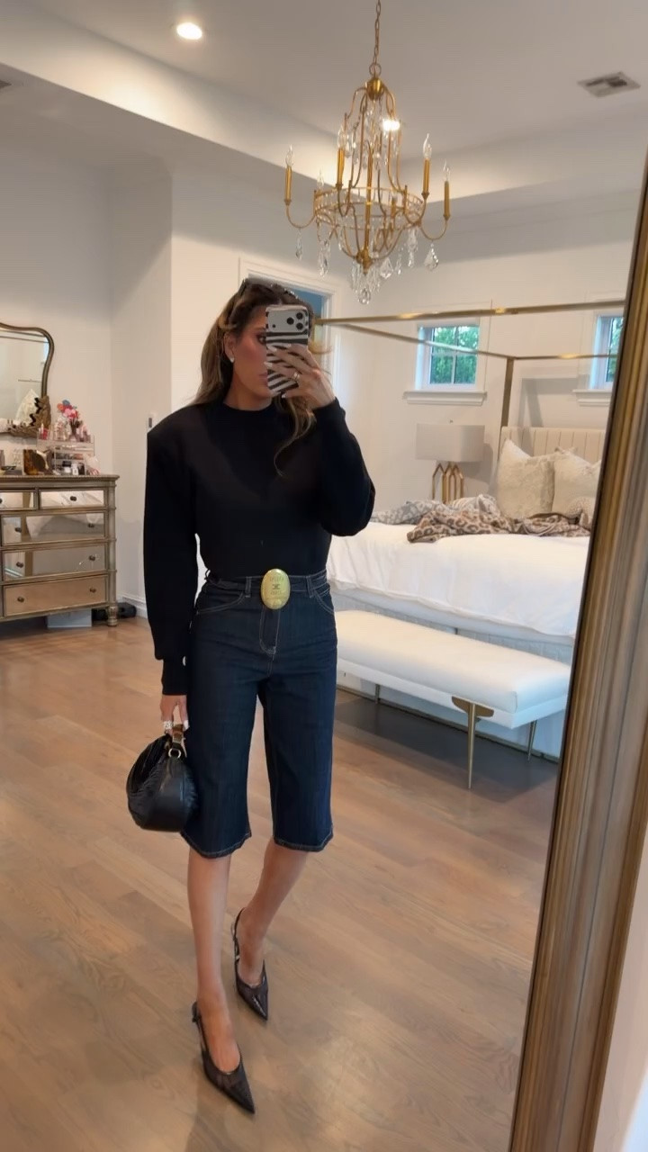 Zara OOTD!! Found the cutest little hand bag! Wearing a small sweater and US 2 in shorts! 

Zara fashion, Zara finds, Fall outfits women, Teacher outfits, Business casual workwear, Autumn outfits, Bermuda shorts, Gemme Beauty, Emily Gemma

#LTKWorkwear #LTKdayinmylife #LTKootd