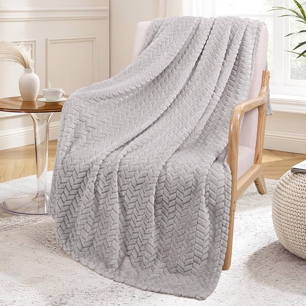 Exclusivo Mezcla Light Grey Fleece Throw Blanket for Couch and Bed, 50x70 Inches Soft Cozy 3D Dec... | Amazon (US)