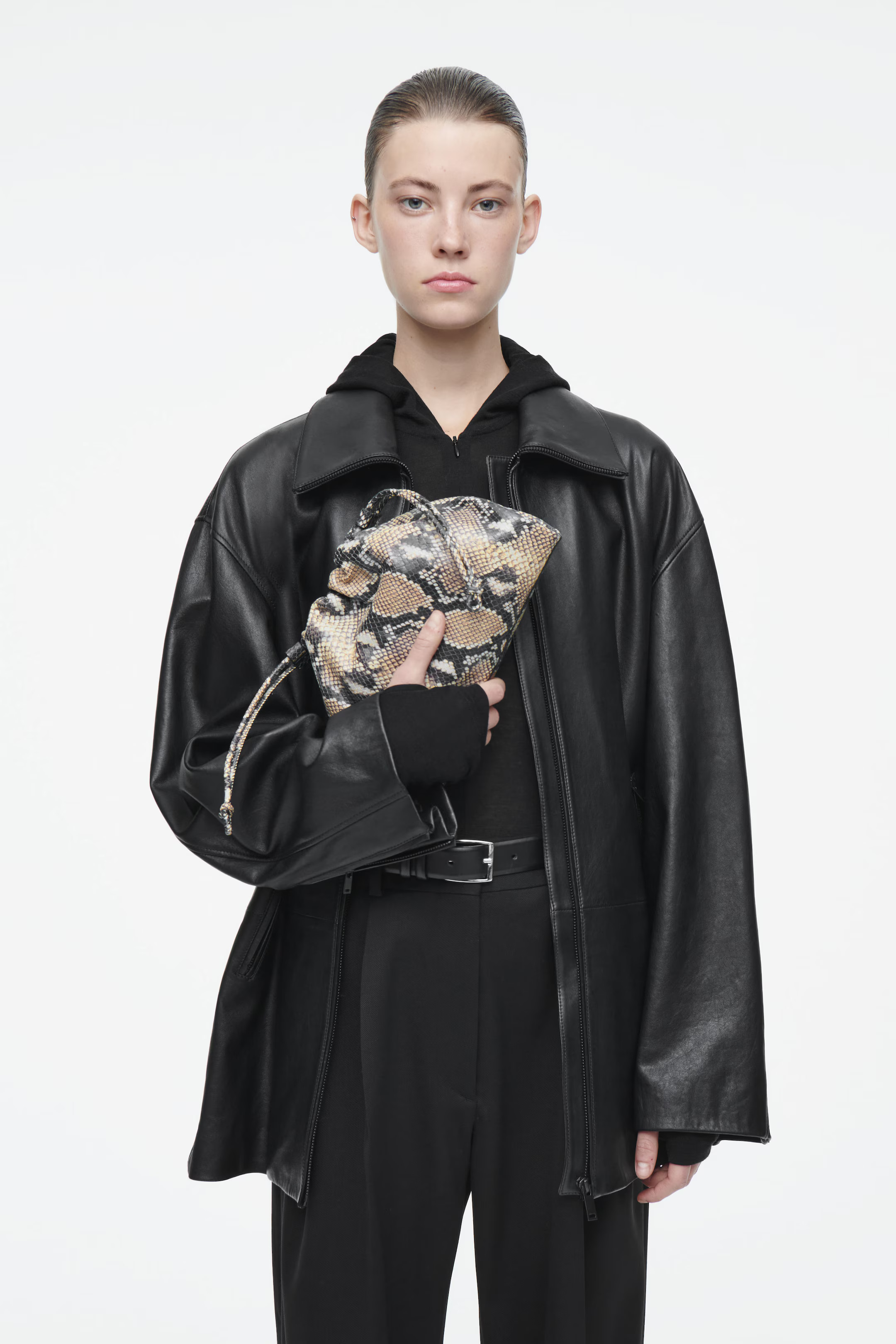 MINI CAVATELLI CLUTCH BAG - LEATHER - SNAKE EFFECT | COS | COS (EU)