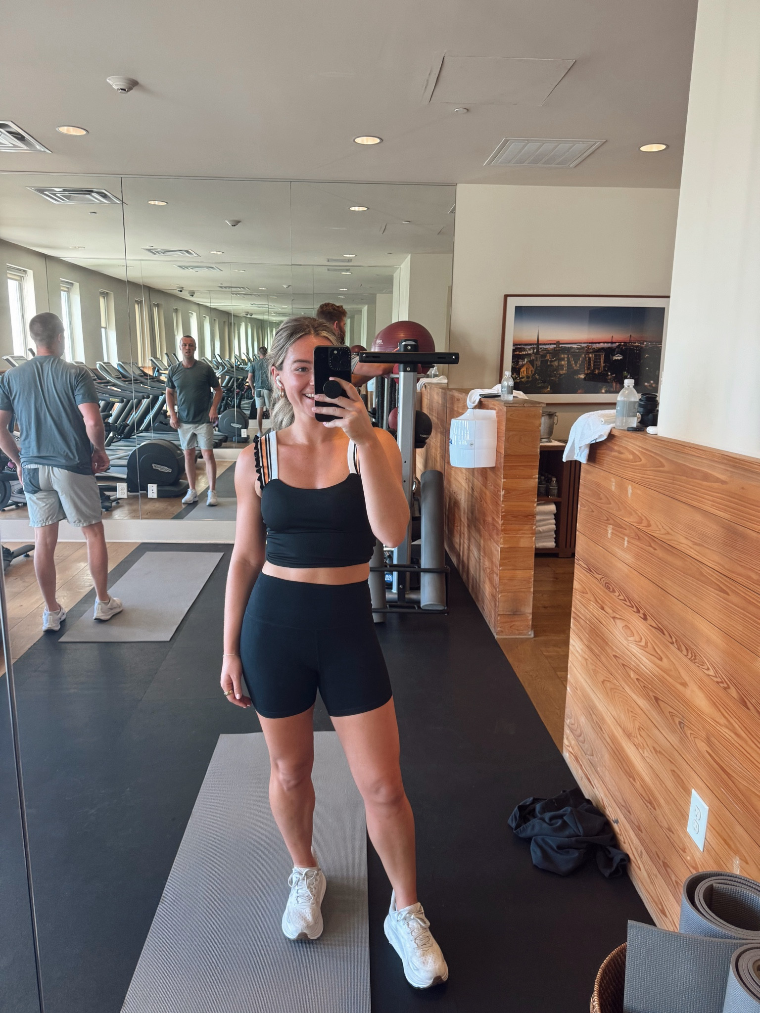 Starting the day with a workout in Charleston! Loving this look for comfort and style on the go. 💪 #CharlestonFitness #WorkoutStyle #ActivewearEssentials

#LTKFitness #LTKStyleTip #LTKActive