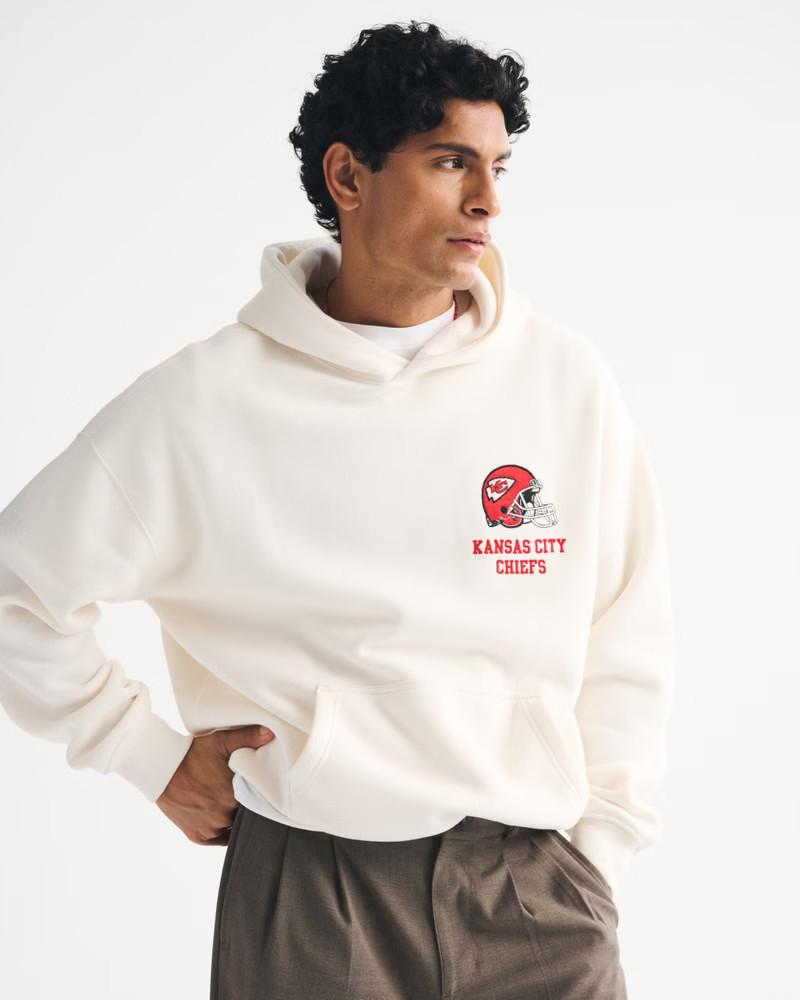 Men's Kansas City Chiefs Graphic Popover Hoodie | Men's Tops | Abercrombie.com | Abercrombie & Fitch (US)