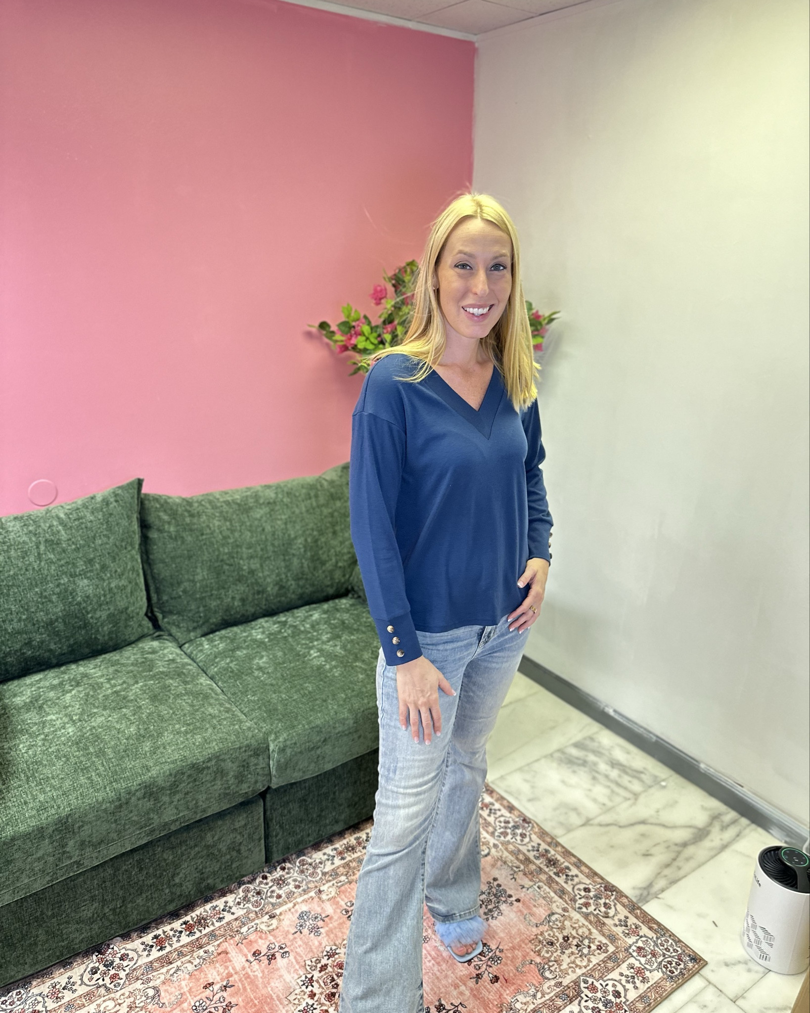 Long sleeve fall top
💙 I love the soft and comfy material
💙 it does have stretch and is an oversized fit
💙wearing small in it, fits true to size and I am 5’10”

#LTKStyleTip #LTKFindsUnder100 #LTKFindsUnder50