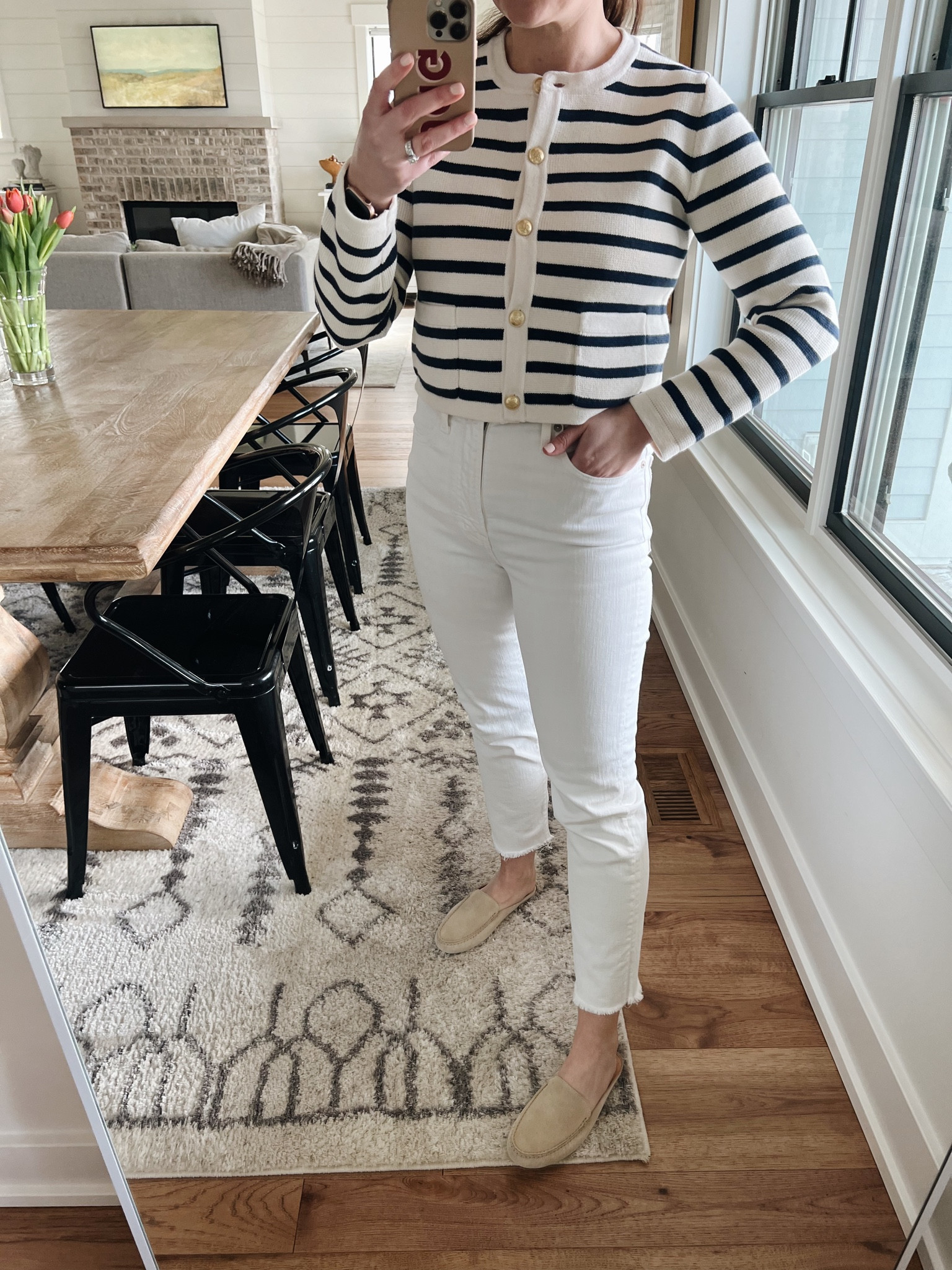 Cardigan runs slightly small, I’m in a size small, will be returning for a medium
Jeans I’m in my small size, 26

#LTKFind #LTKSeasonal