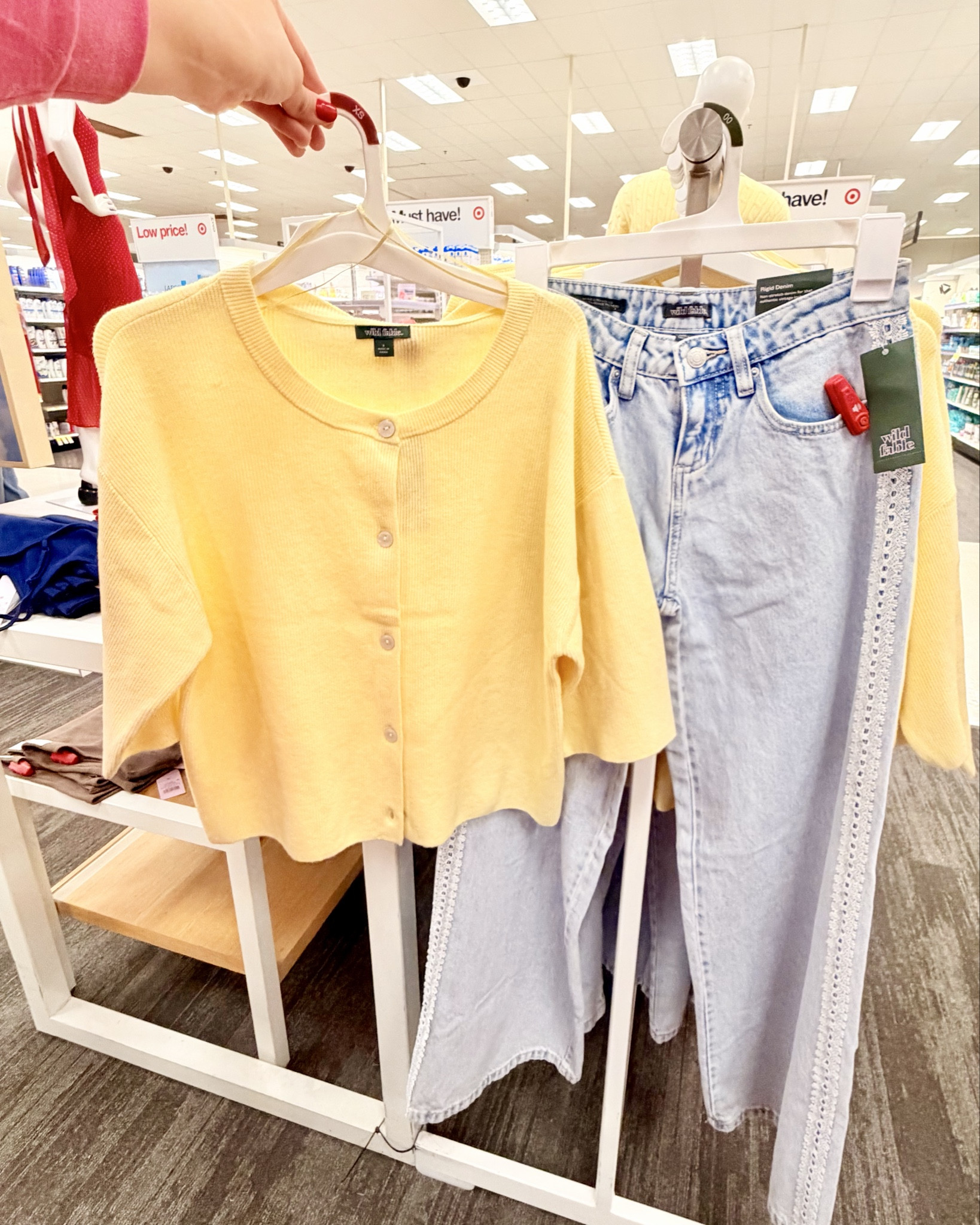 A soft yellow cardigan + wide leg denim is the easiest spring combo,  comfy, flattering, and gives that effortless “I just threw this on” vibe. Perfect for coffee runs, errands, or a casual day out 🌼👖

#LTKootd