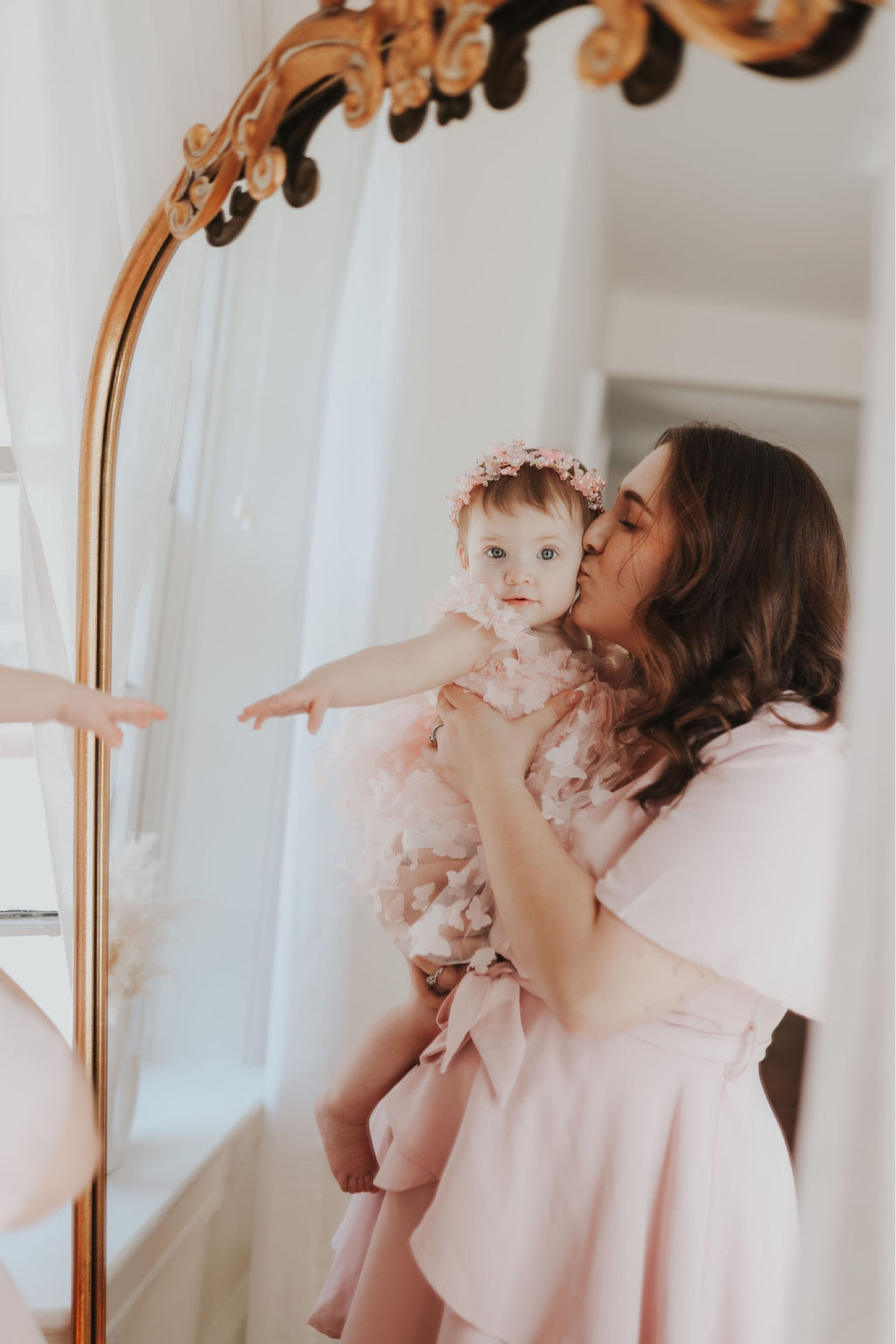 short dress photoshoot ideas White Dress Photoshoot Ideas: Concepts for Timeless Elegance  Blue Zone  Planet