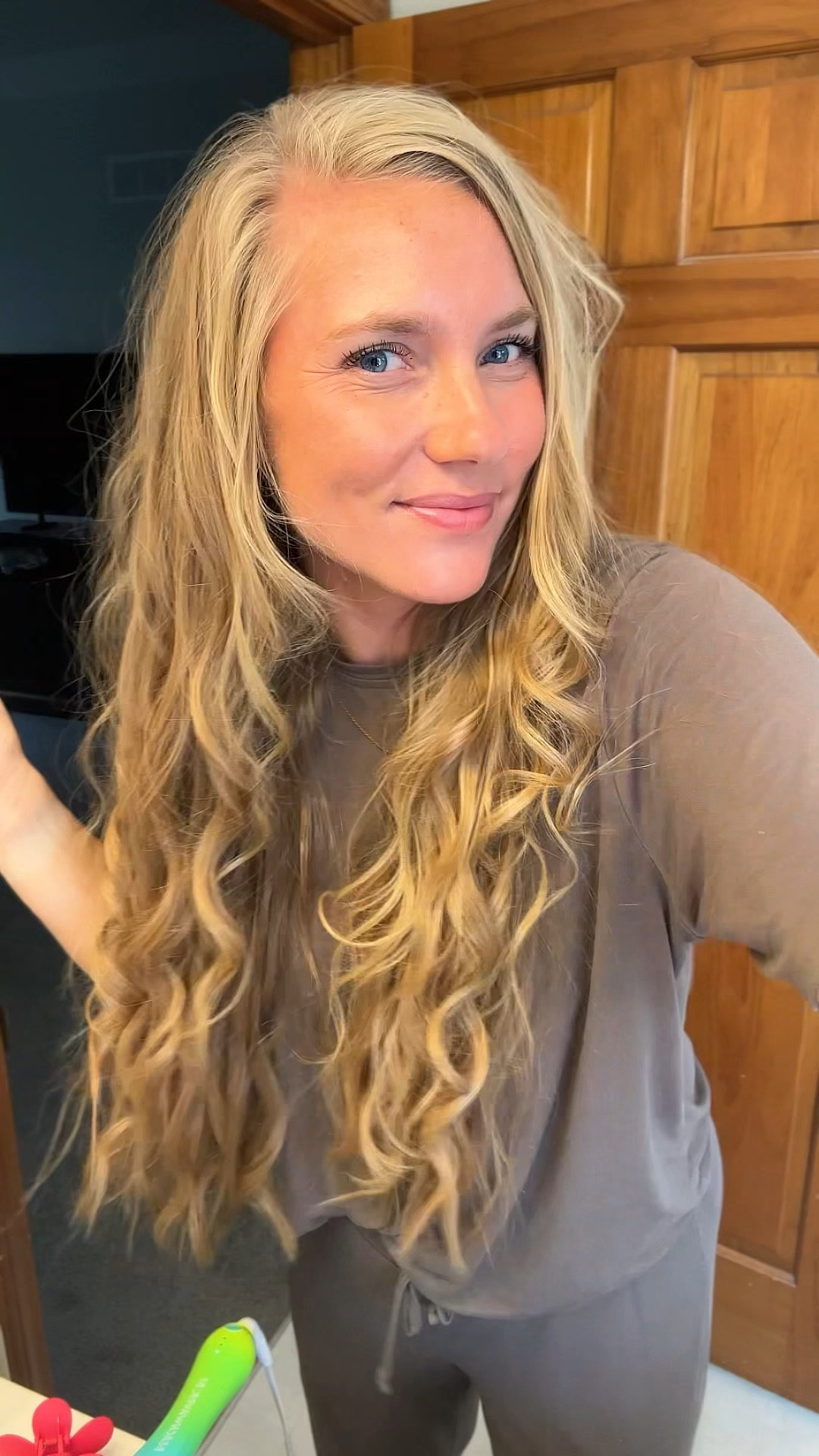 HAPPY FRIDAY EVERYONE! 💕🤟🏼🥹 🫶🏼 I hope you have the best day! 

#dayinmylife #Lifestyle #trending #makeup #ditl #grwm #momvlog 

#LTKMidsize #LTKBeauty