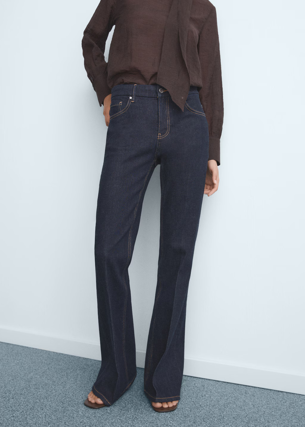 Violet flared high-rise jeans | Mango (US/MX/AU)