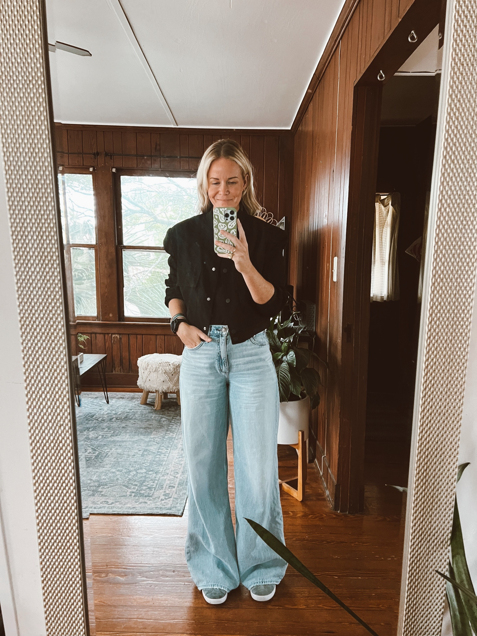 My most complimented Jean EVER! Super wide and so incredibly soft. Love them so much.

#LTKstyletip