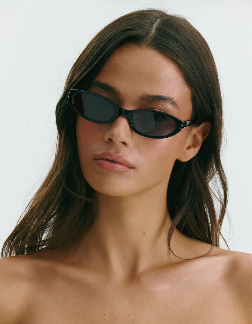 MANON BLACK | Neima Row
