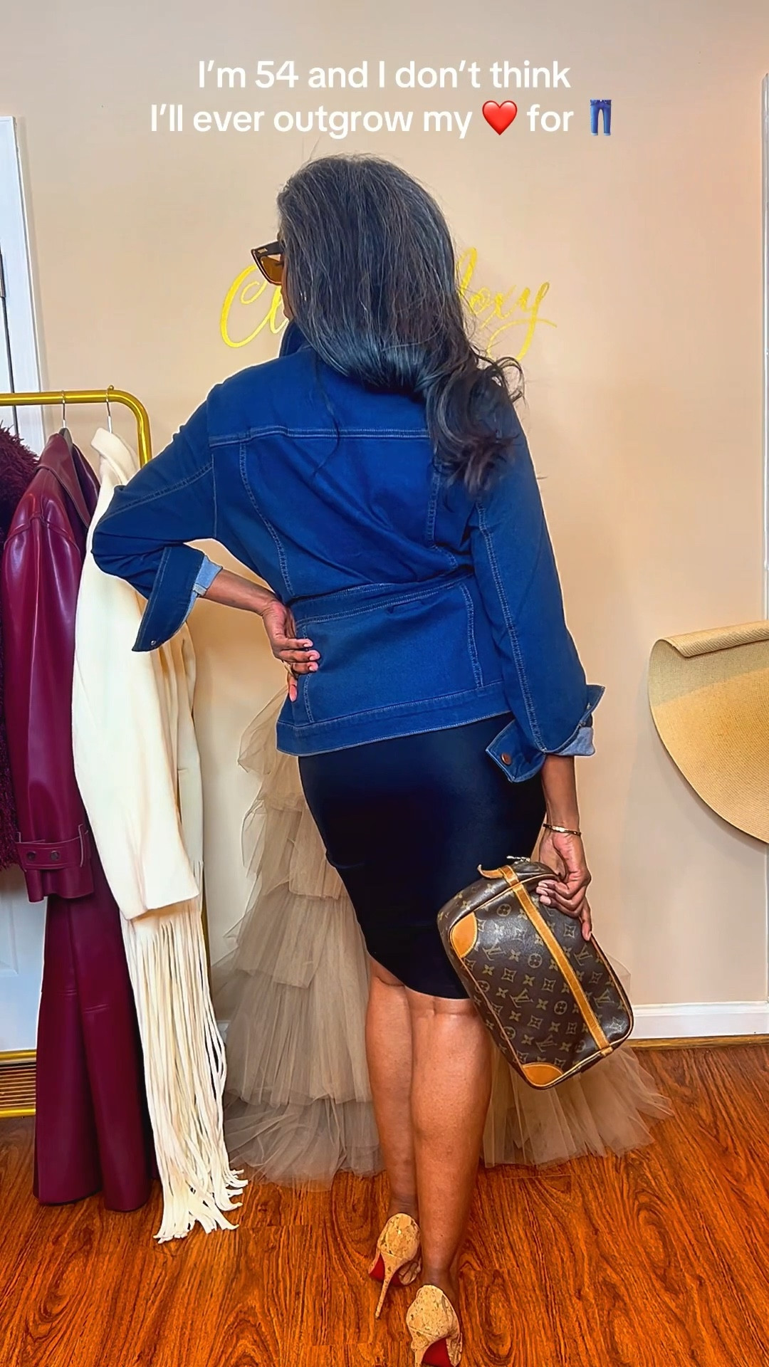 Name one thing that beats its versatility. I’ll wait. 

Thank you for the belted jacket and midi skirt @Jones New York!
🙏🏾🫶🏾👖