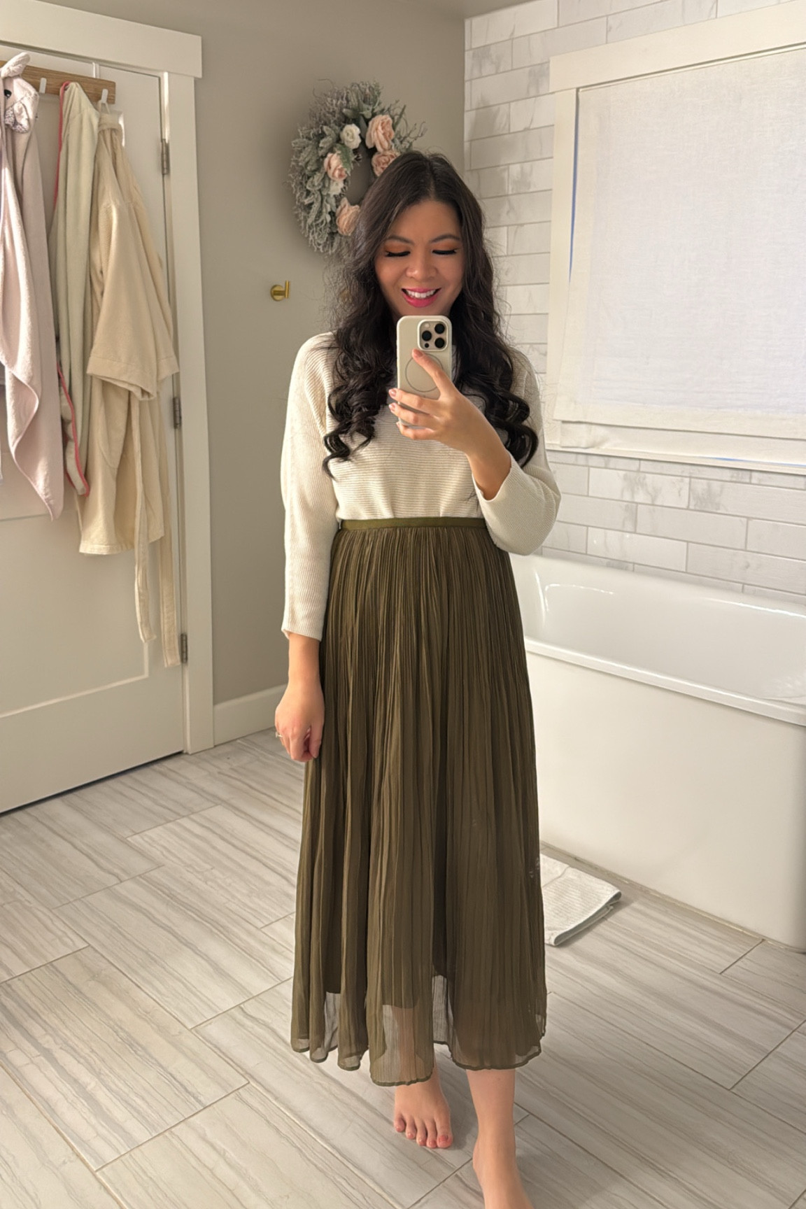 Pleated skirt chiffon from Uniqlo!

#LTKFindsUnder50 #LTKSeasonal