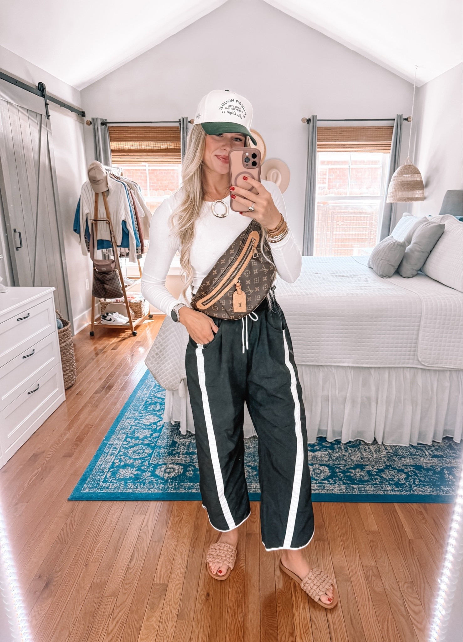Let’s ditch those leggings! I seriously cannot recommend these pants enough - hence why I own them in three colors 😂

Wearing size small!

#casualoutfitideas #casualoutfits #mommusthaves