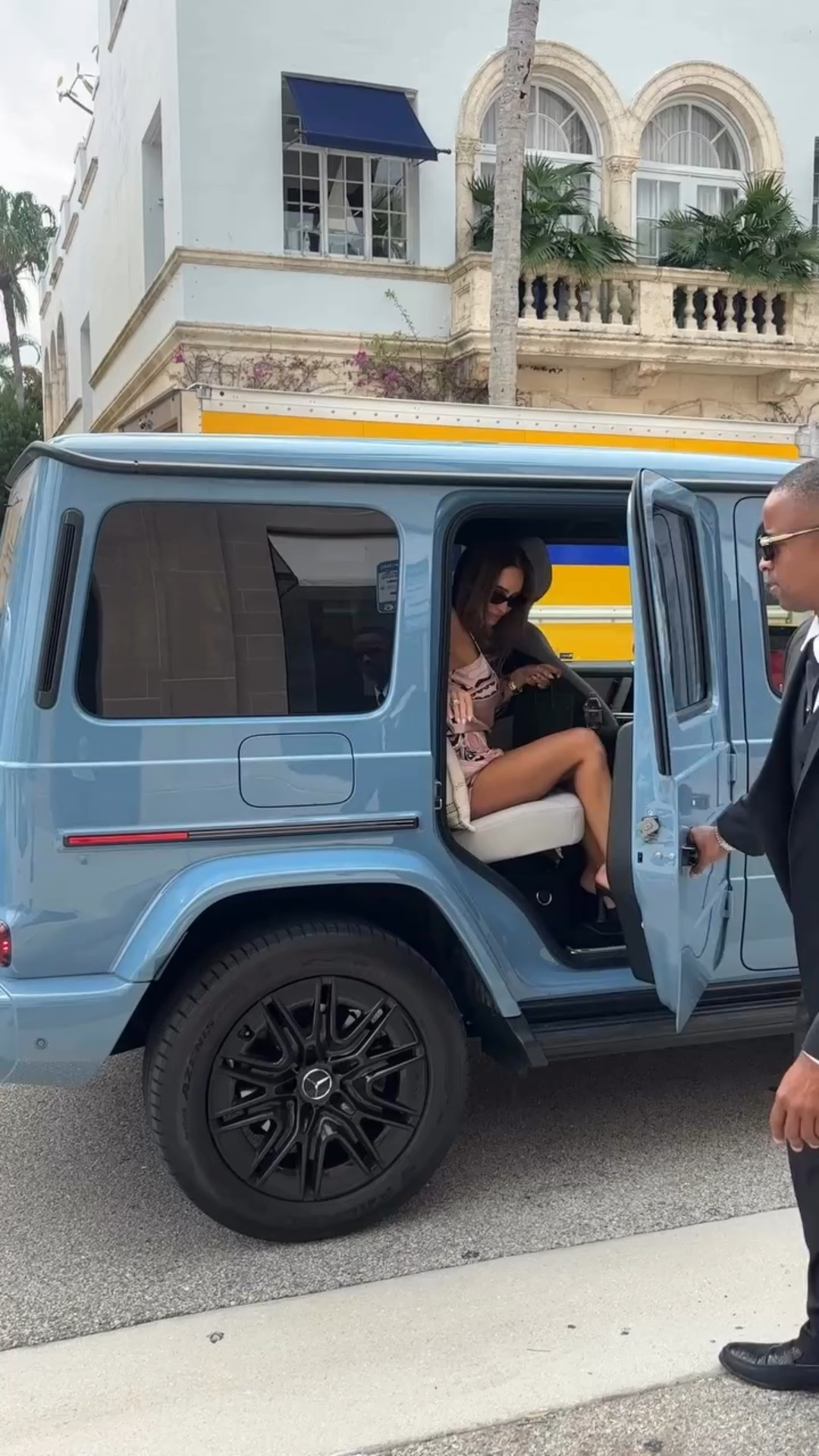 If you like it, please comment Ooooof 😘 
.
.
#diamonds #bestfriendgoals #palmbeach #billionaire #luxurylifestyle #viral #oldmoneystyle #explore