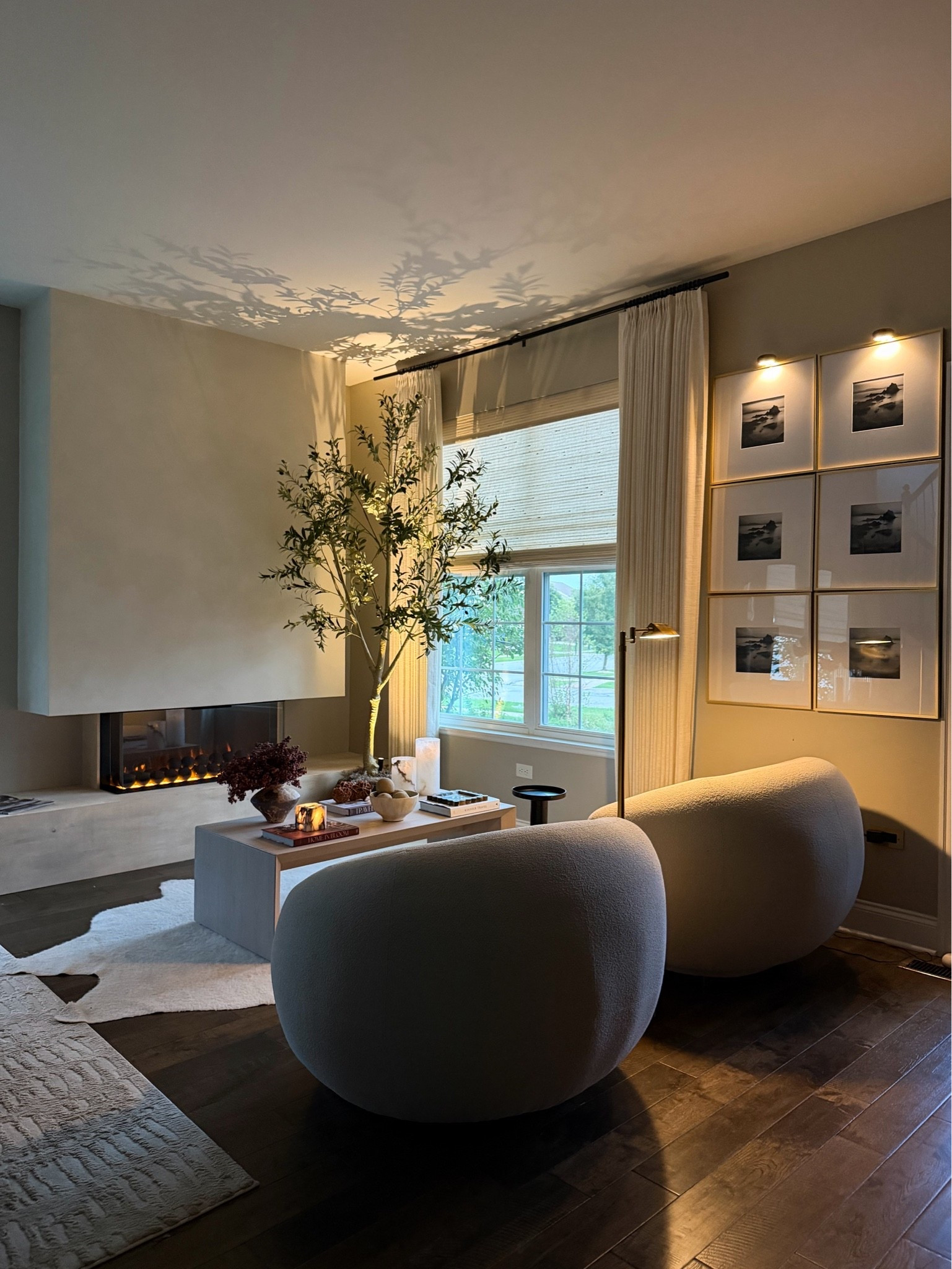 These rechargeable picture lights are such an easy way to instantly elevate your walls ✨ No wiring, no electrician just the perfect warm glow to make your artwork feel intentional and luxe. 🤎

Designer look without the designer price tag ✨
#AmazonHome #PictureLights #HomeDecor #WarmModern #OrganicModern #EmmInteriors #amazonfinds

#LTKHome
