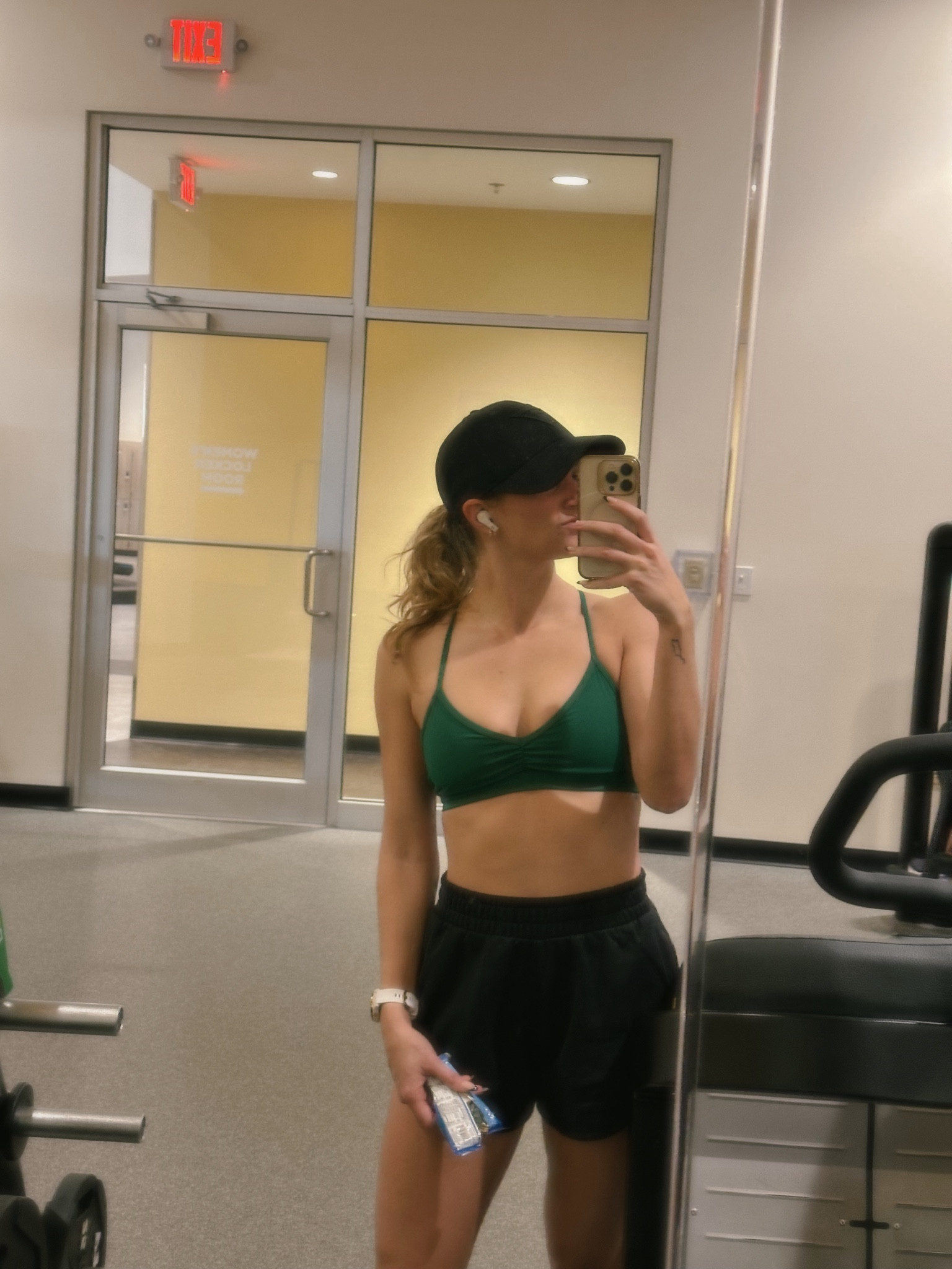 “one size fits all” #gymshark #gymwear #gymfit 