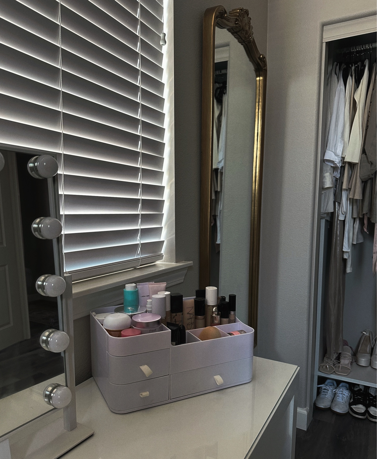 Cute + trendy makeup organizer 


#LTKFind #LTKunder50 #LTKbeauty