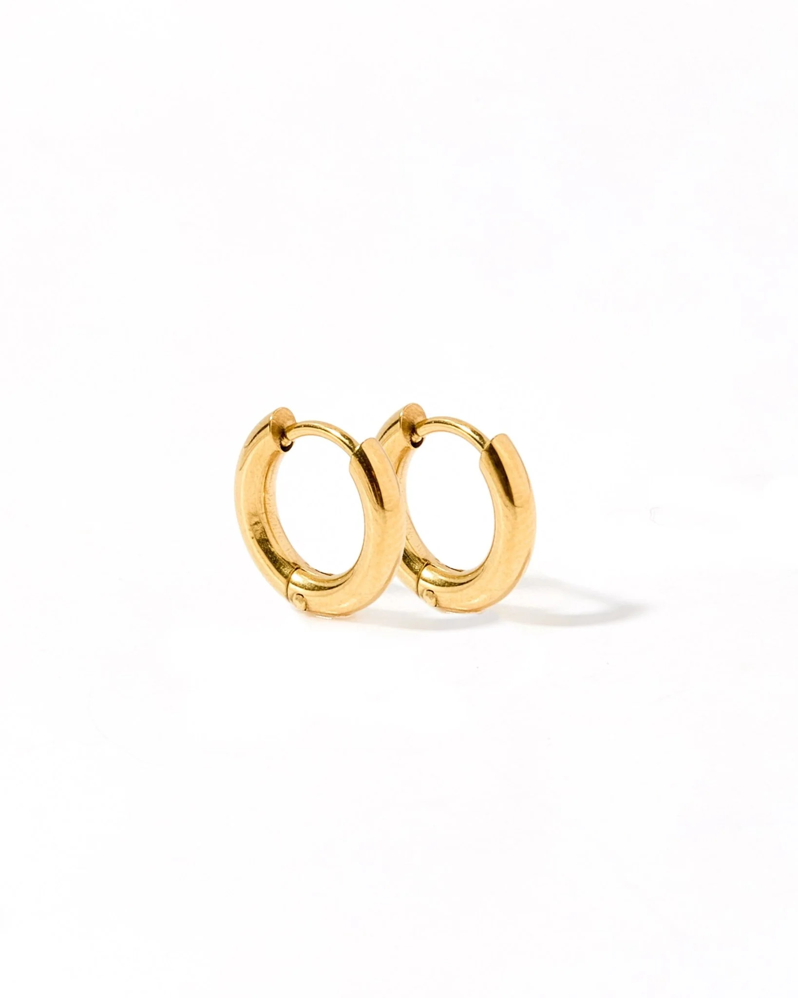 Huggie Earrings - Scarlett Hoop Gold 10mm - Shop LINNY CO | LINNY CO LLC