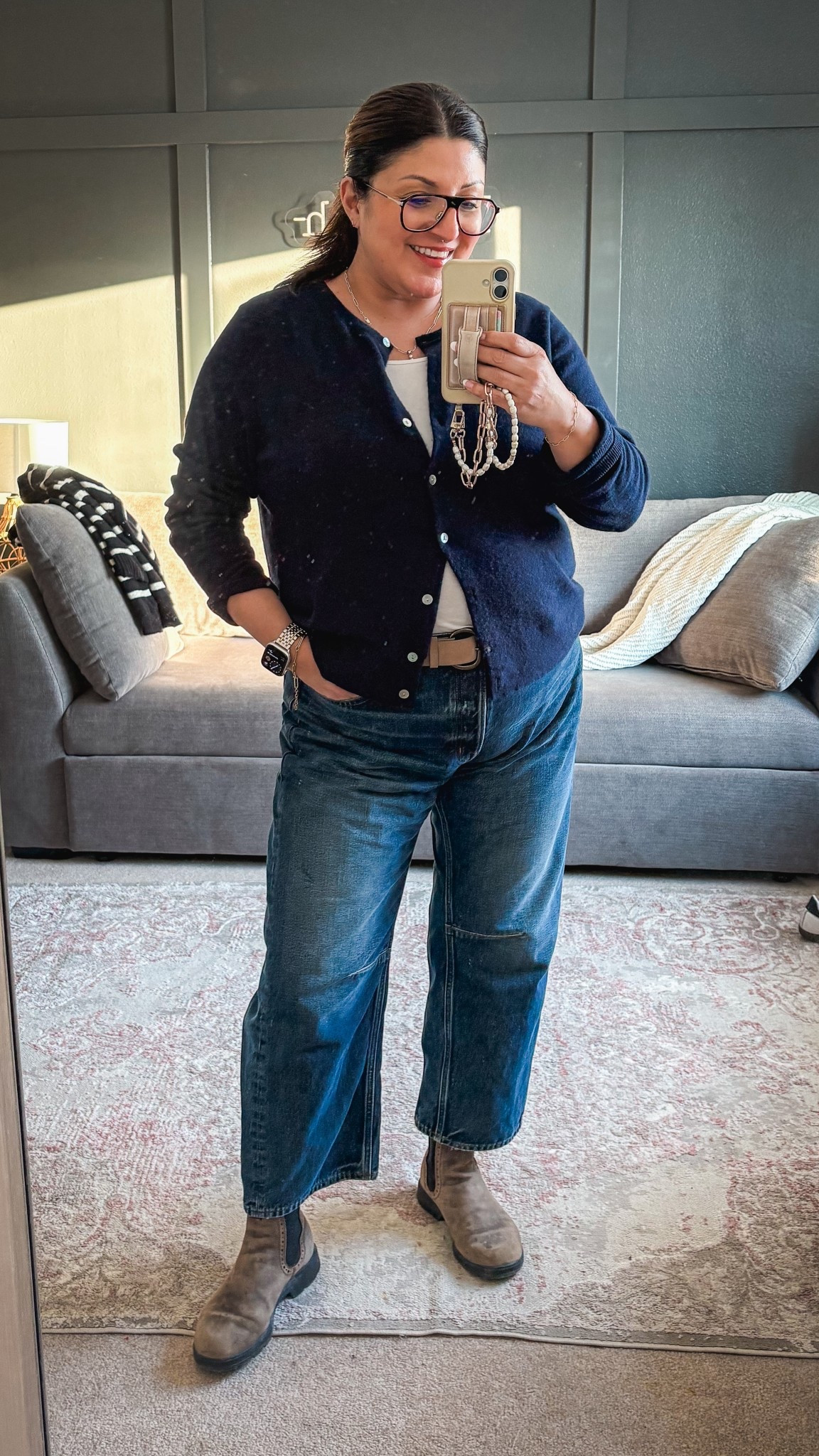 Today’s ootd:
Quince cardi (XL)
Madewell barrel jeans (32)
Blundstone boots
Belt is old & sold out but I linked similar



#LTKOver40 #LTKootd #LTKMidsize