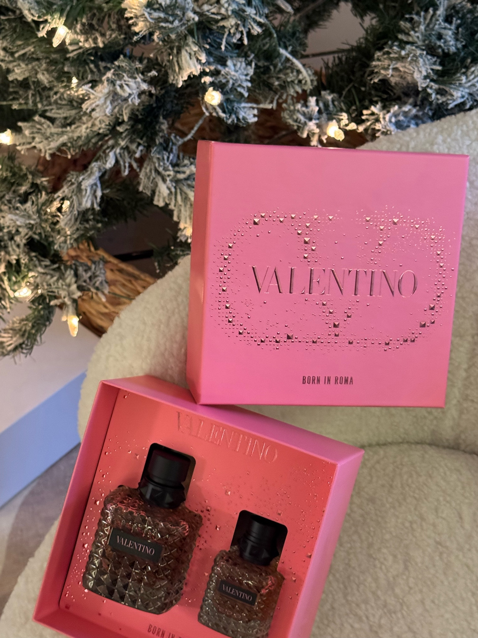 my scent for the holidays (also perfect for a gift) 💝
obsessed with Valentino beauty ✨

#LTKHoliday #LTKSeasonal #LTKGiftGuide