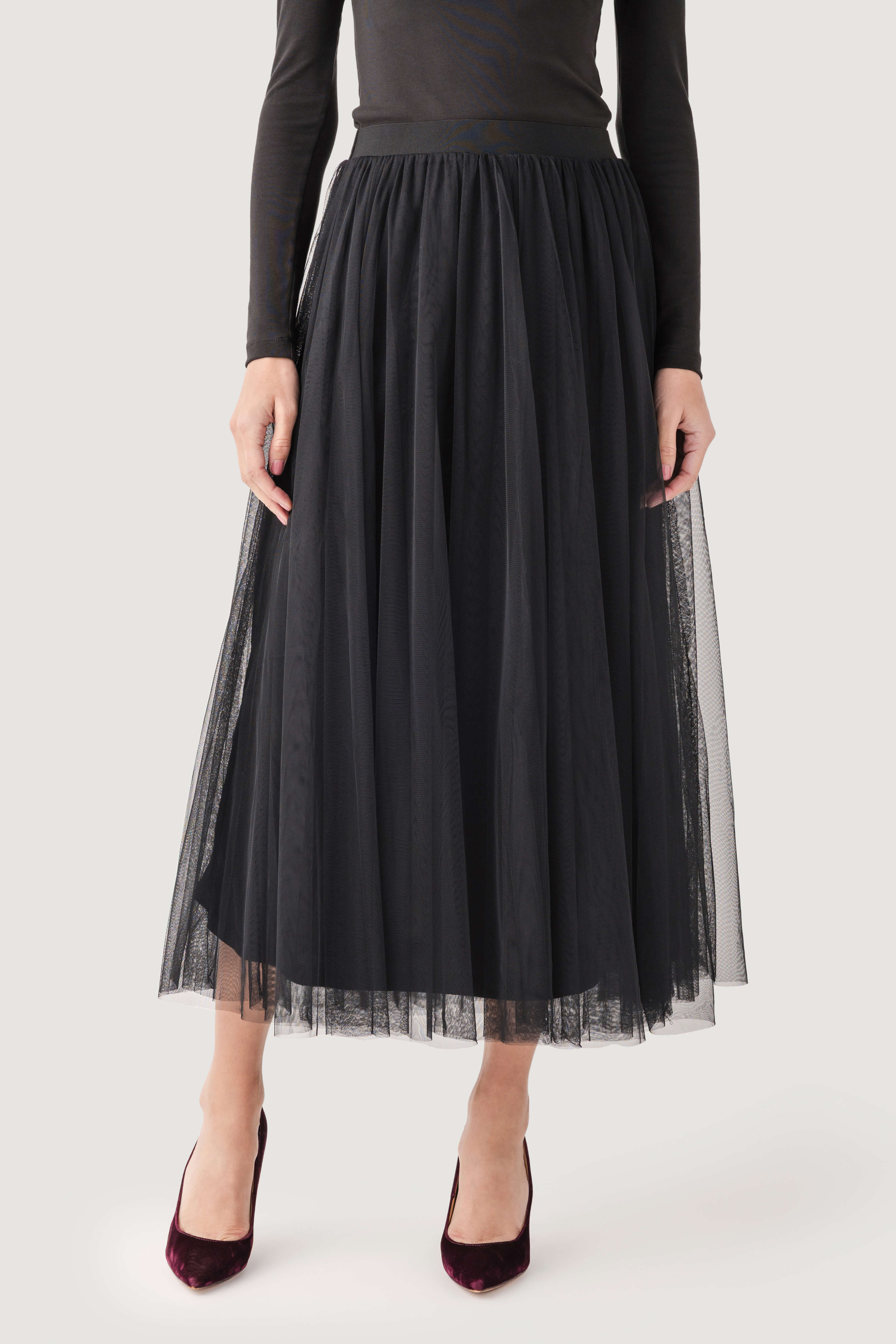 Elan Tulle Midi Skirt | Social Threads