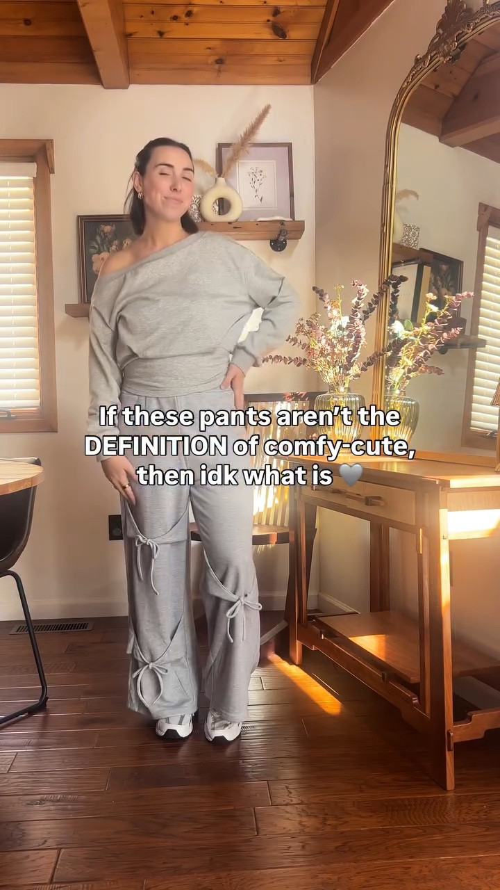 Sweats + bows combo?! 🩶👟

Yes please 🙌🏻 if you’re a fellow mama wanting to tackle the world and feel cute doing it, say “WANT” and I’ll send these your way 🫶🏻

Sizing: as a size 8/10, 5’8” girly, I’m wearing a L for length! Wearing a L in the top but def could have done a Medium!

#momswithstyle #outfitideas #casualstyle #momstyle #momootd #outfitinspo #momoutfits #everydaystyle #amazonfashion #momapproved #cutesweats